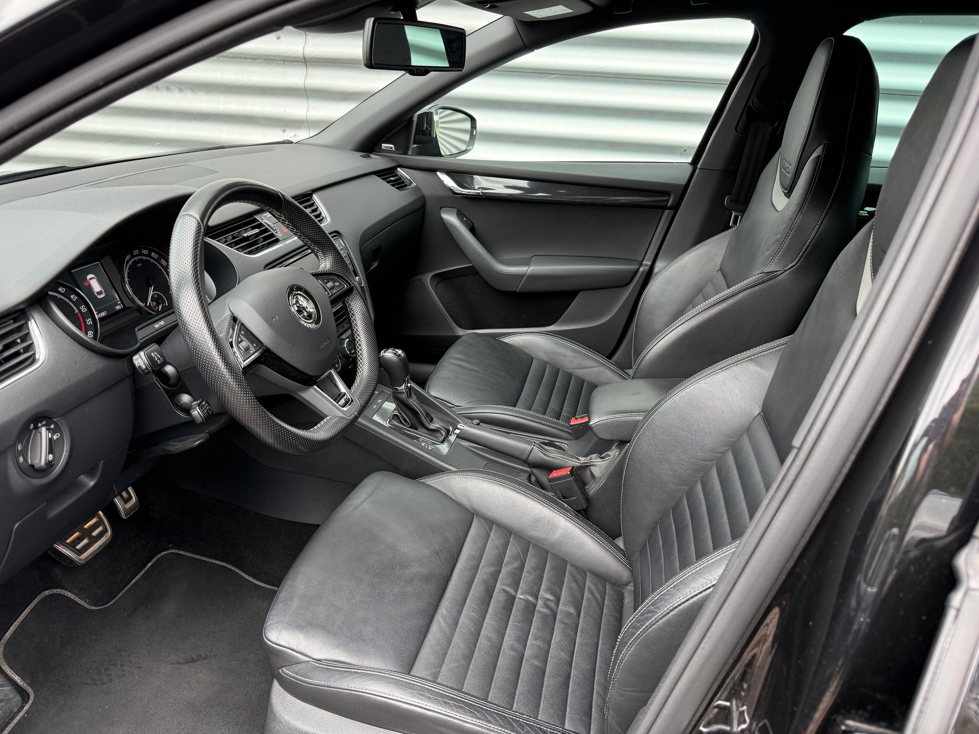 SKODA Octavia Combi 2.0 TDI RS DSG-image-14
