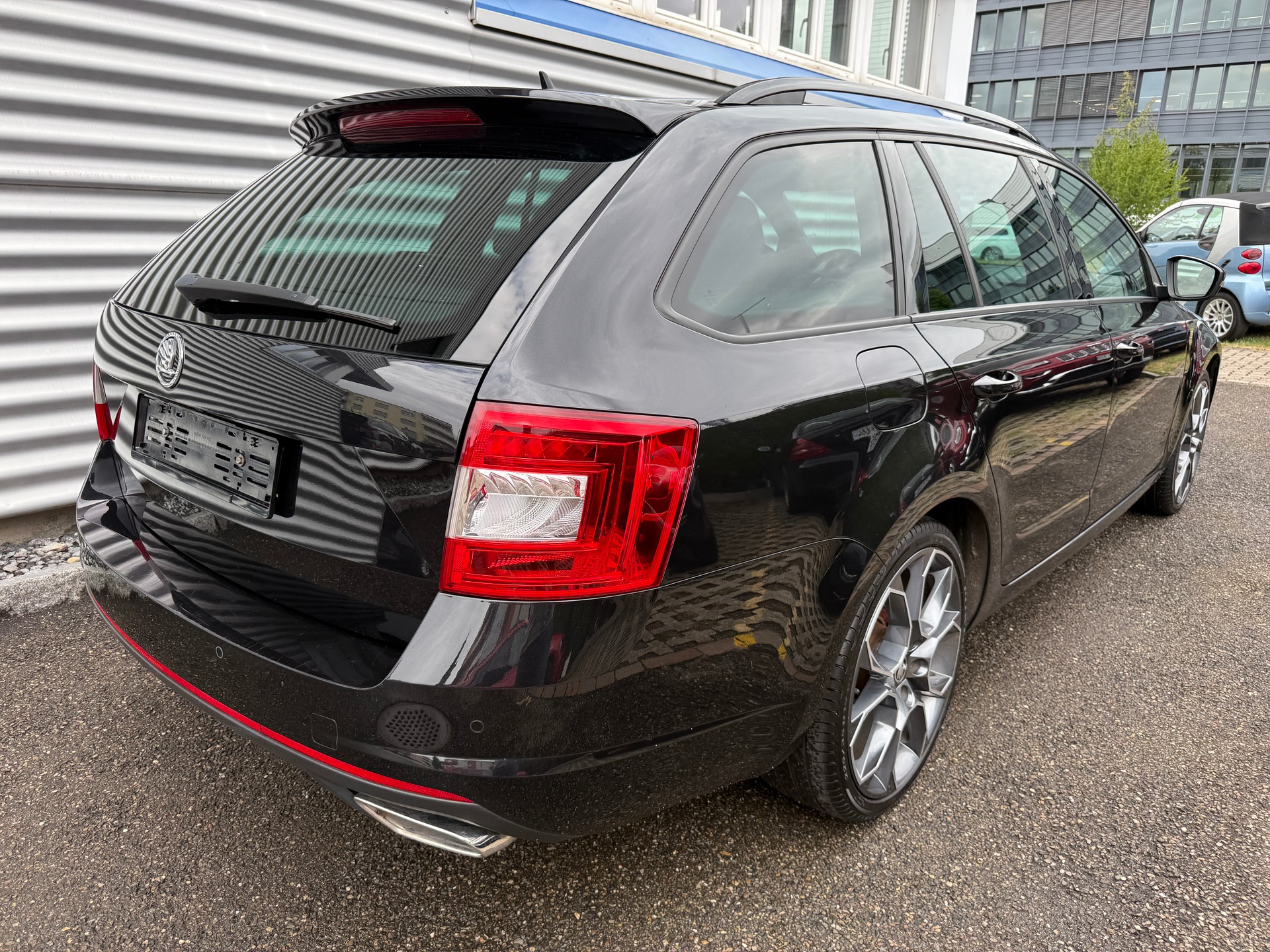 SKODA Octavia Combi 2.0 TDI RS DSG-image-13