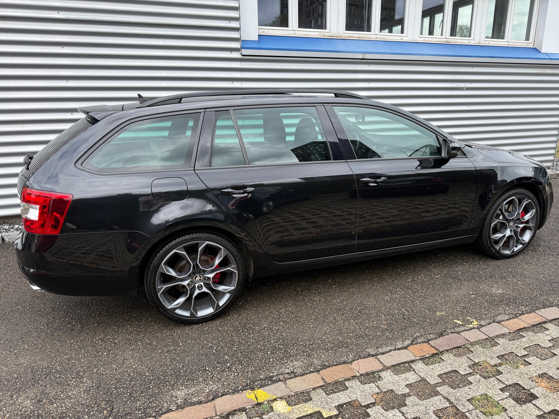 SKODA Octavia Combi 2.0 TDI RS DSG-image-12