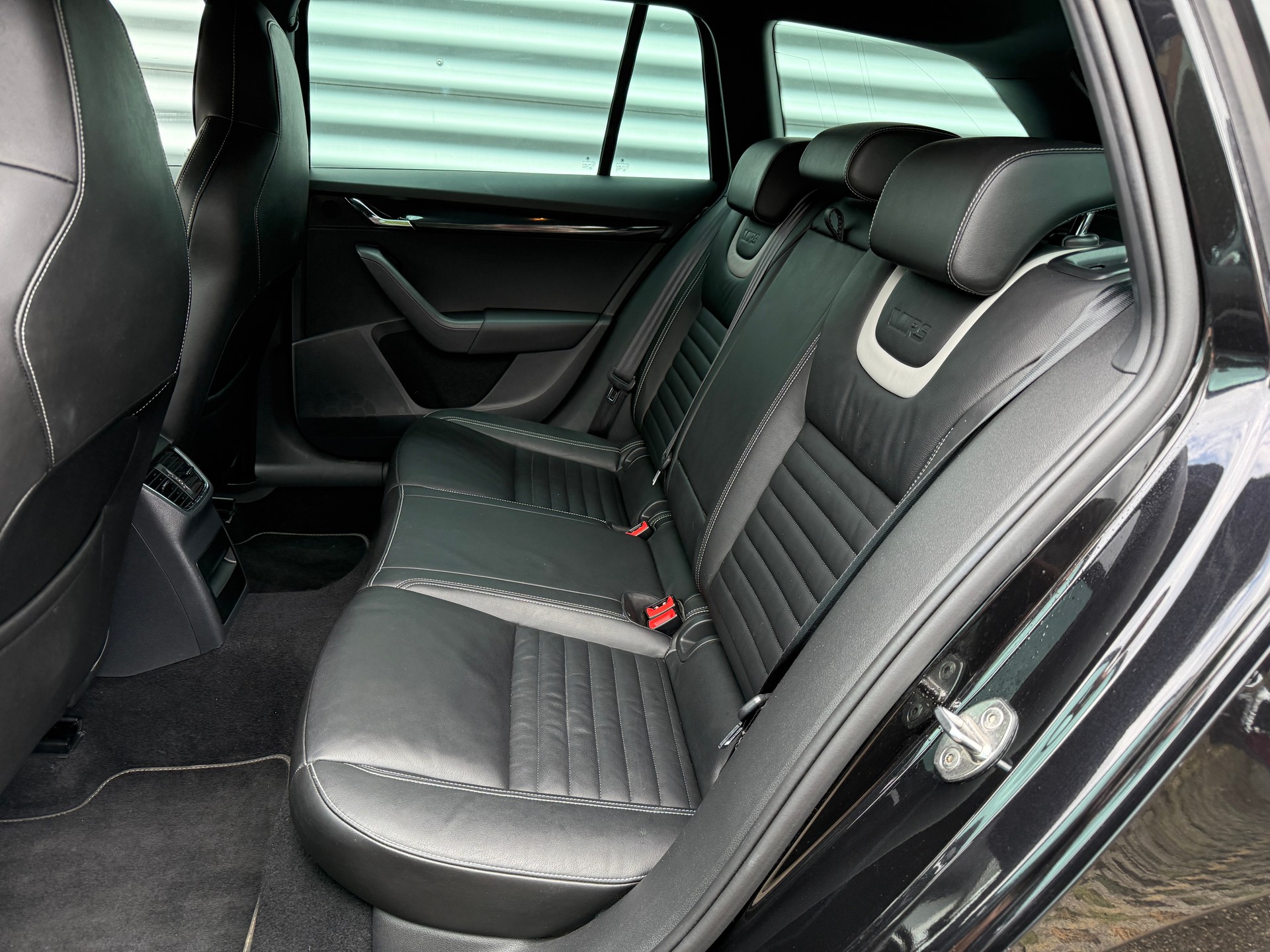 SKODA Octavia Combi 2.0 TDI RS DSG-image-4