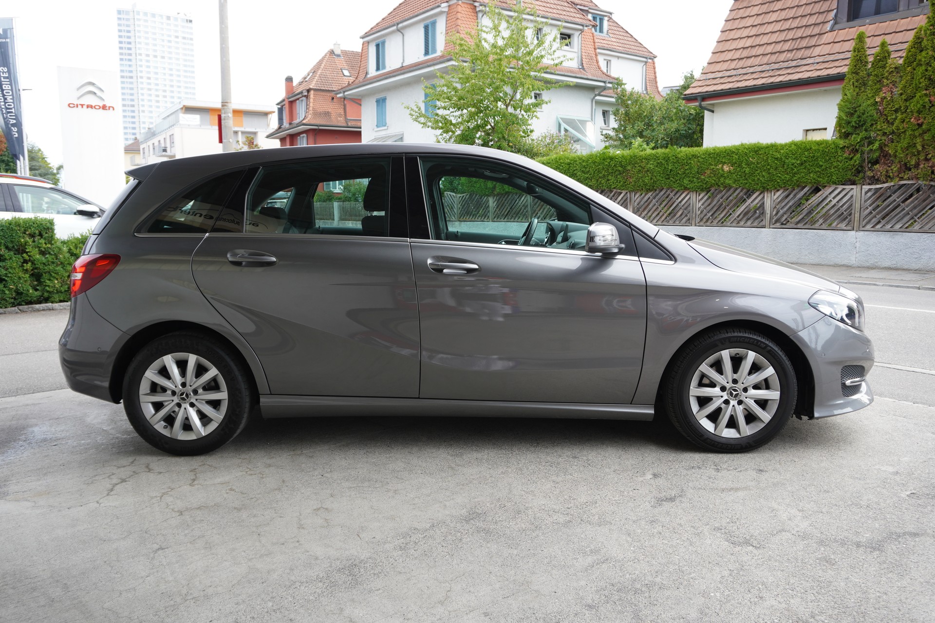 MERCEDES-BENZ B 200 Style 7G-DCT-image-4