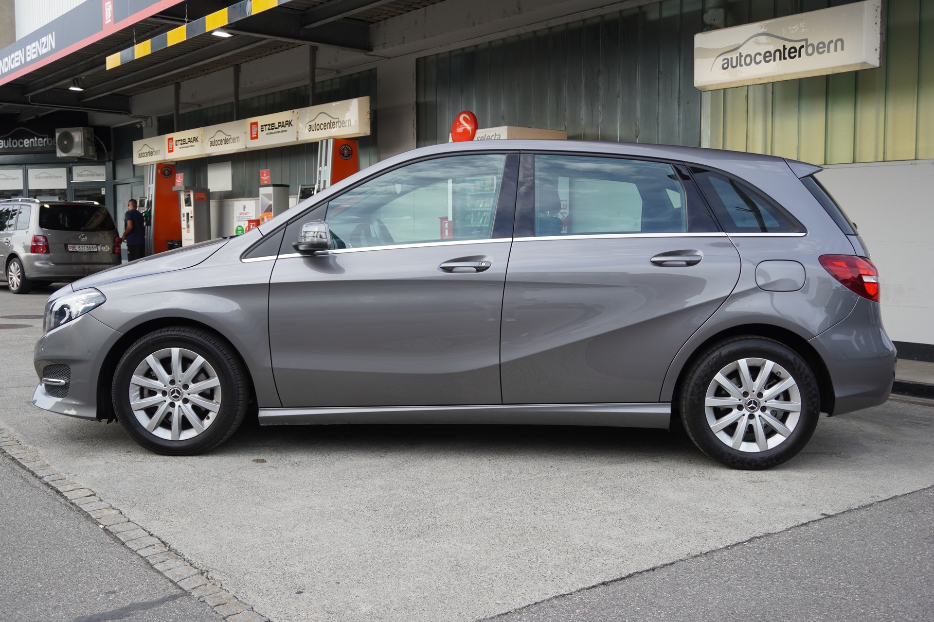 MERCEDES-BENZ B 200 Style 7G-DCT-image-7