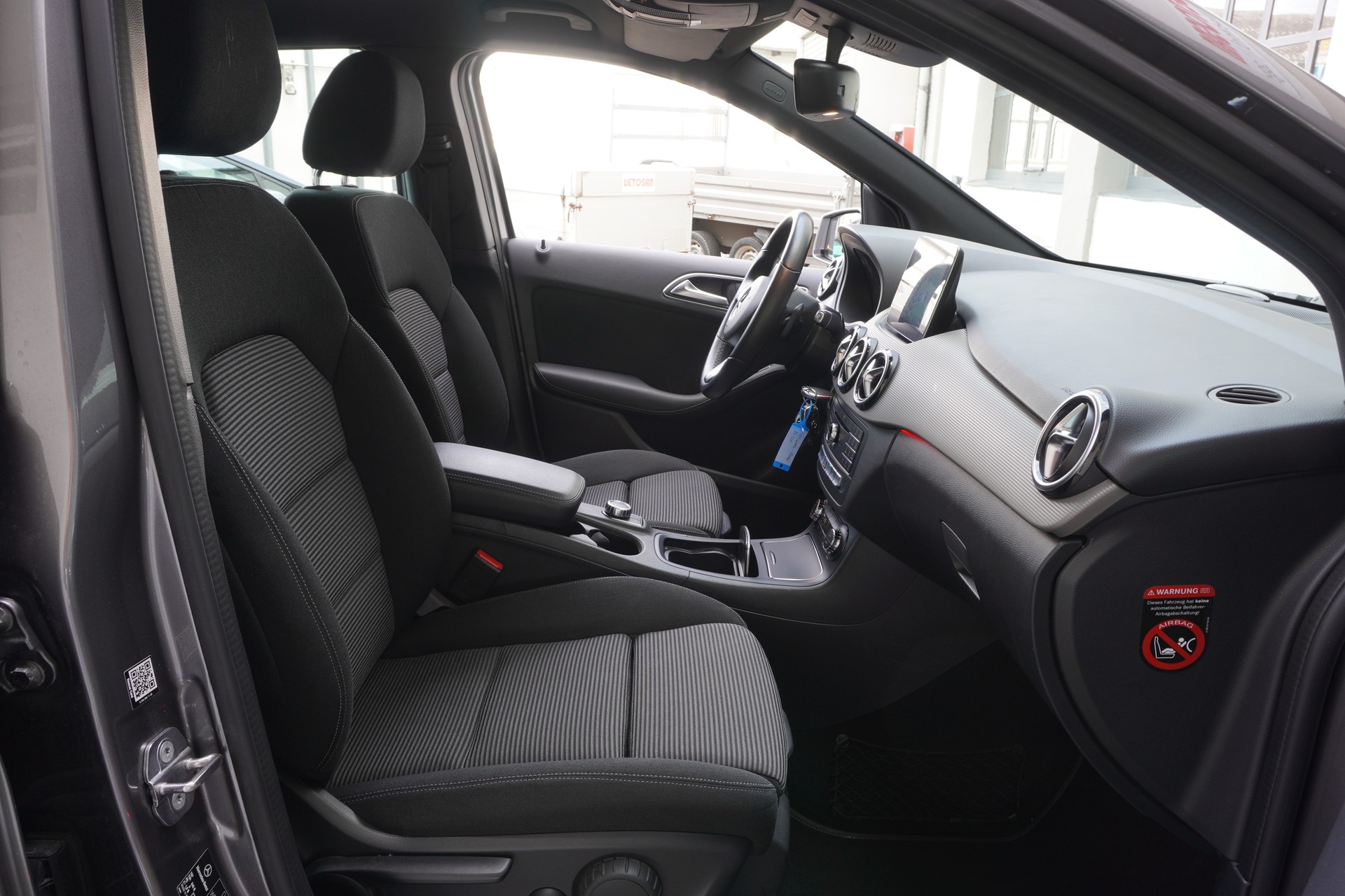 MERCEDES-BENZ B 200 Style 7G-DCT-image-12