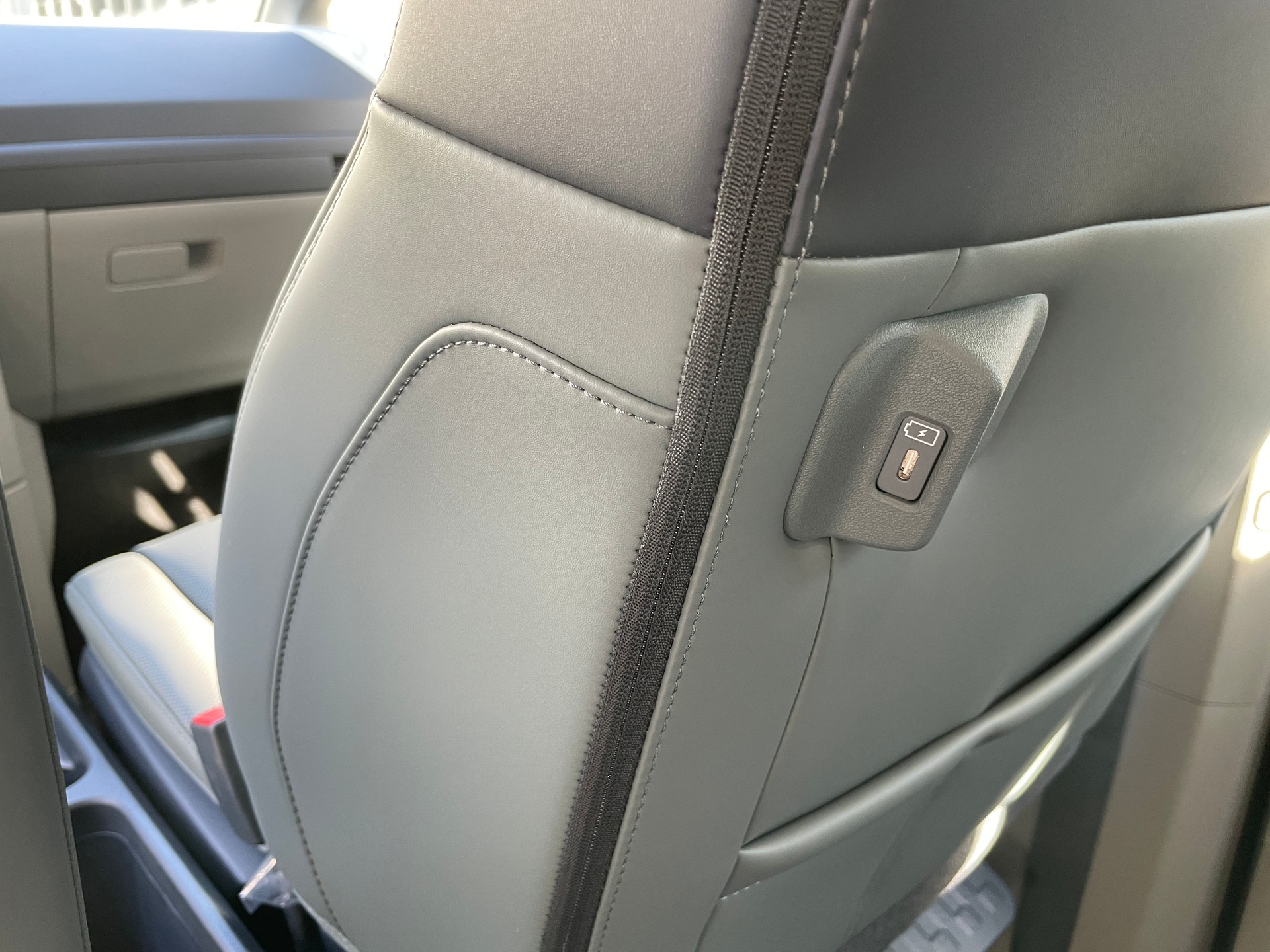 KIA PV5 71.2 kWh Elite mit Elite-Pack und Wärmepumpe, VOLLAUSSTATTUNG-image-19