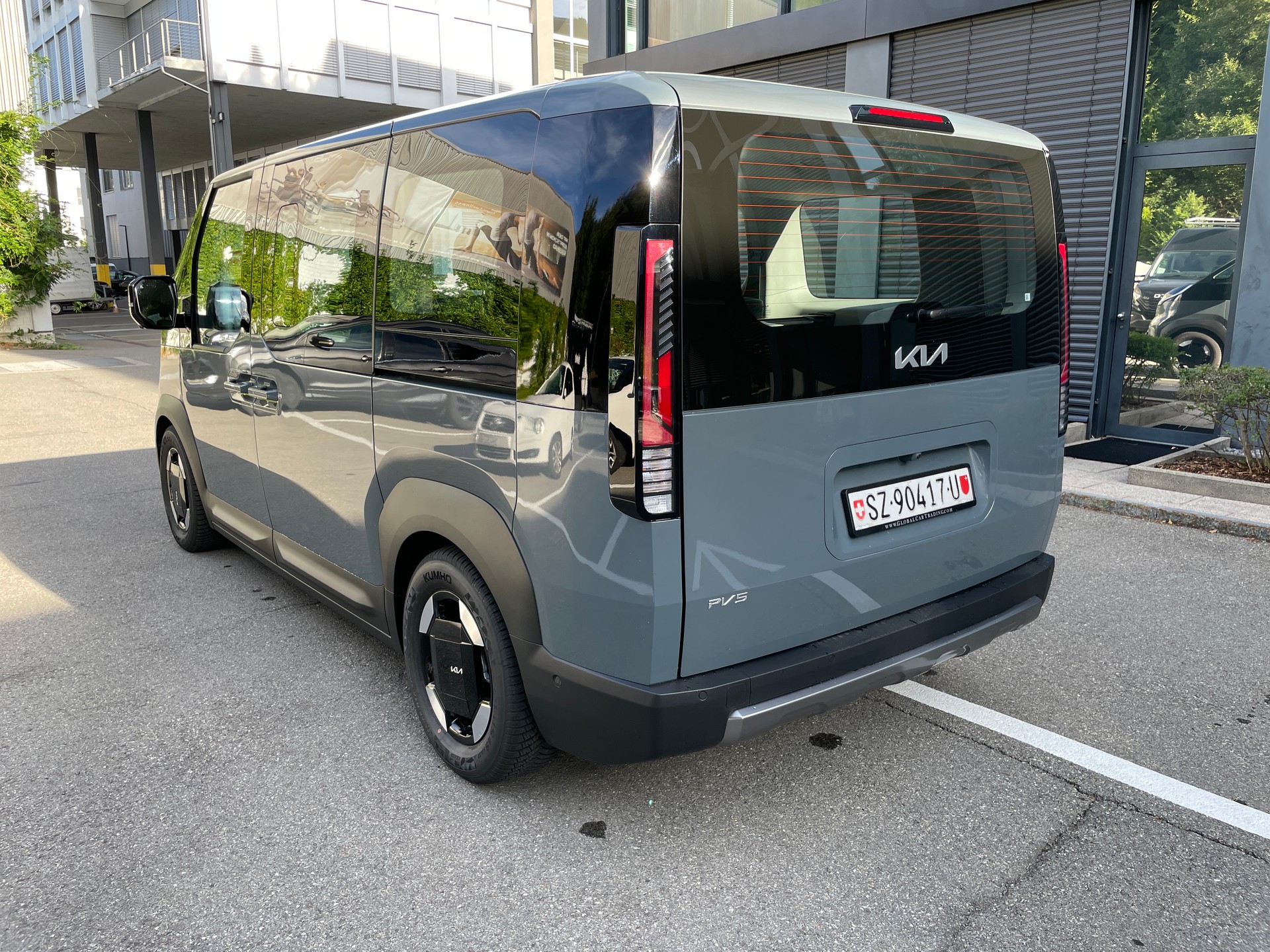 KIA PV5 71.2 kWh Elite mit Elite-Pack und Wärmepumpe, VOLLAUSSTATTUNG-image-11