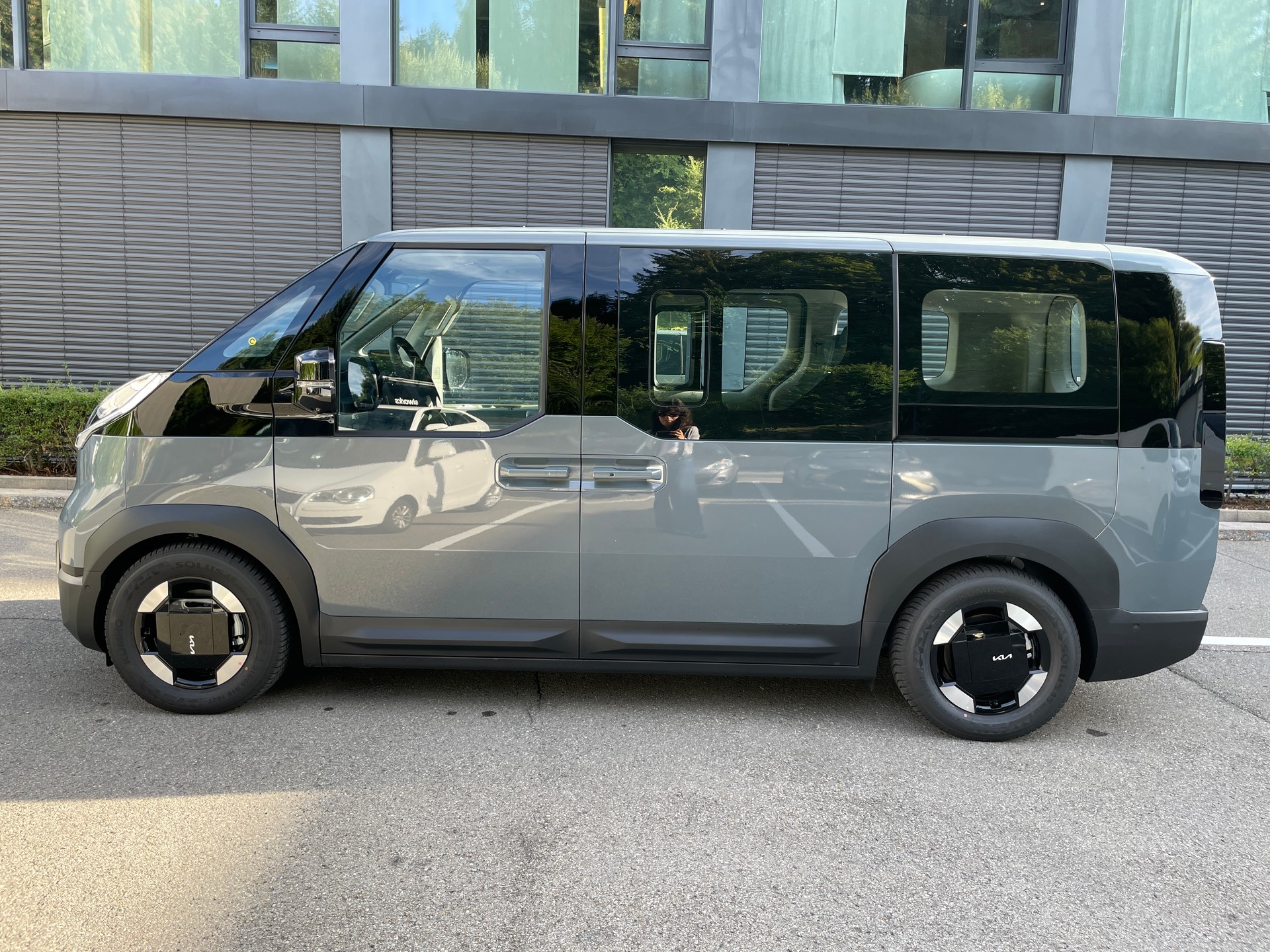 KIA PV5 71.2 kWh Elite mit Elite-Pack und Wärmepumpe, VOLLAUSSTATTUNG-image-12