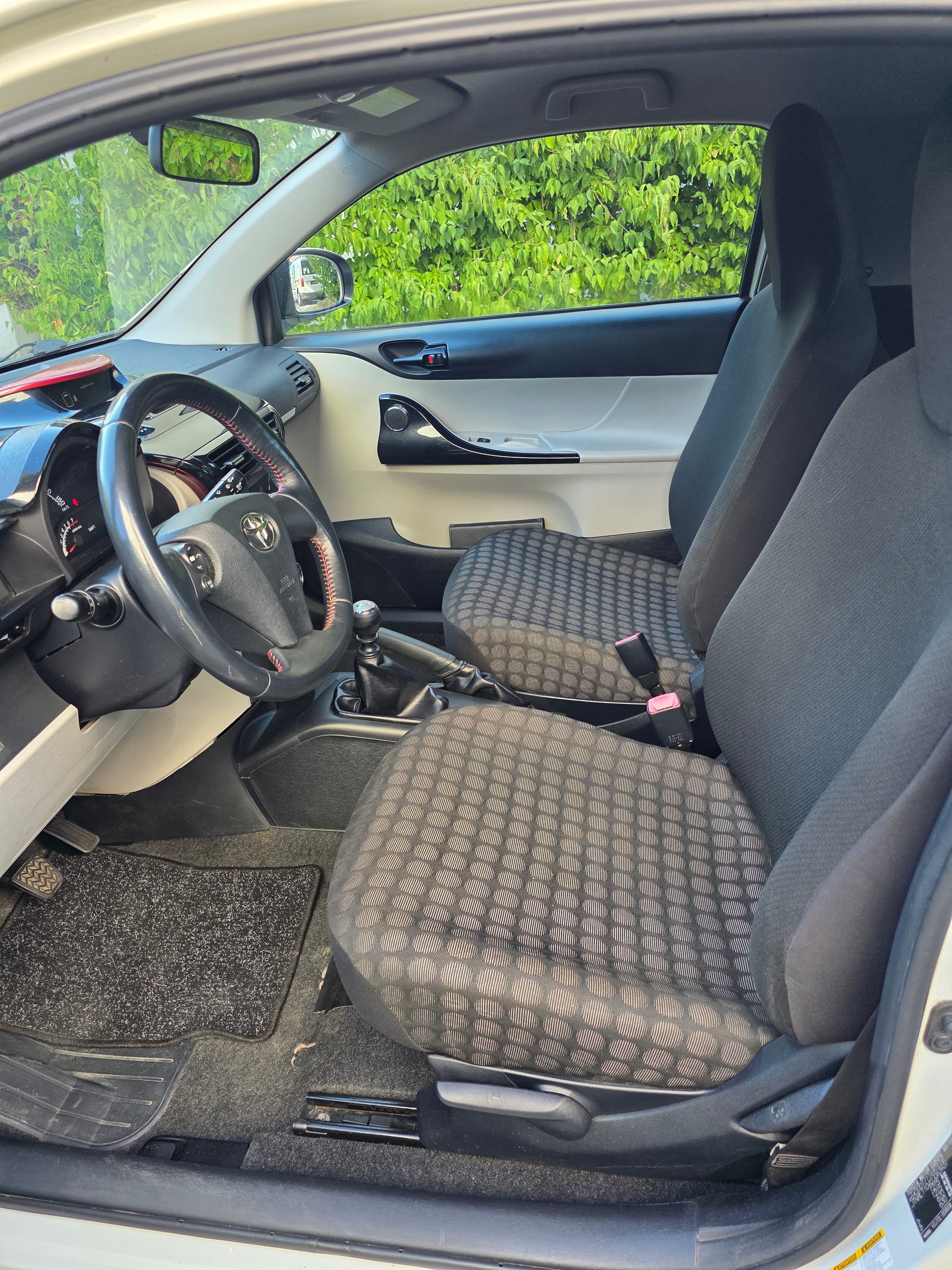 TOYOTA iQ 1.0 VVT-i Linea Luna-image-10