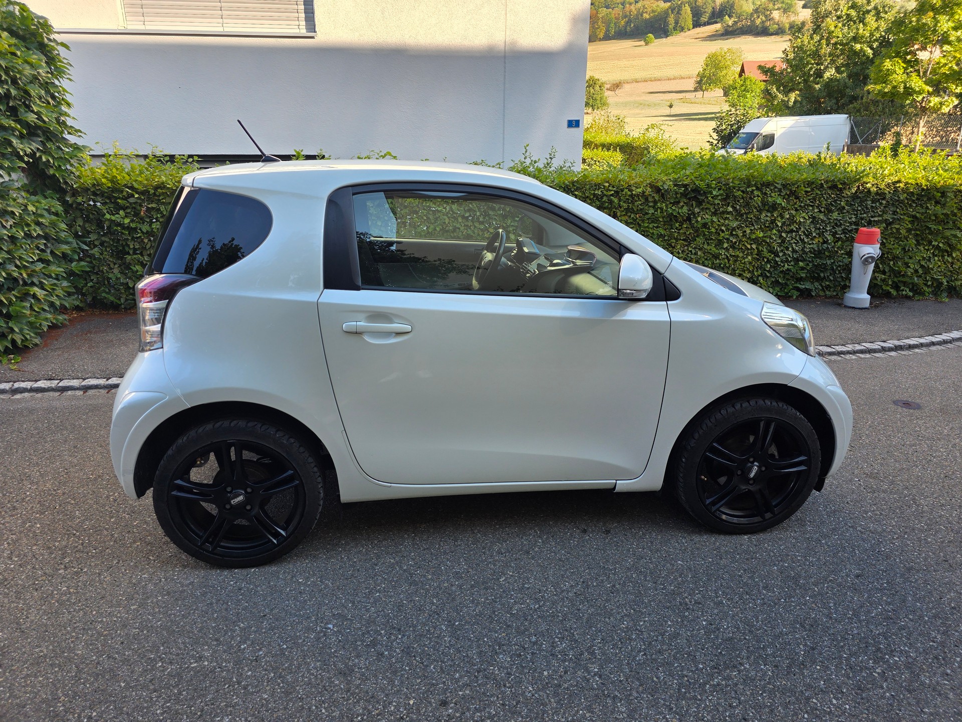 TOYOTA iQ 1.0 VVT-i Linea Luna-image-4