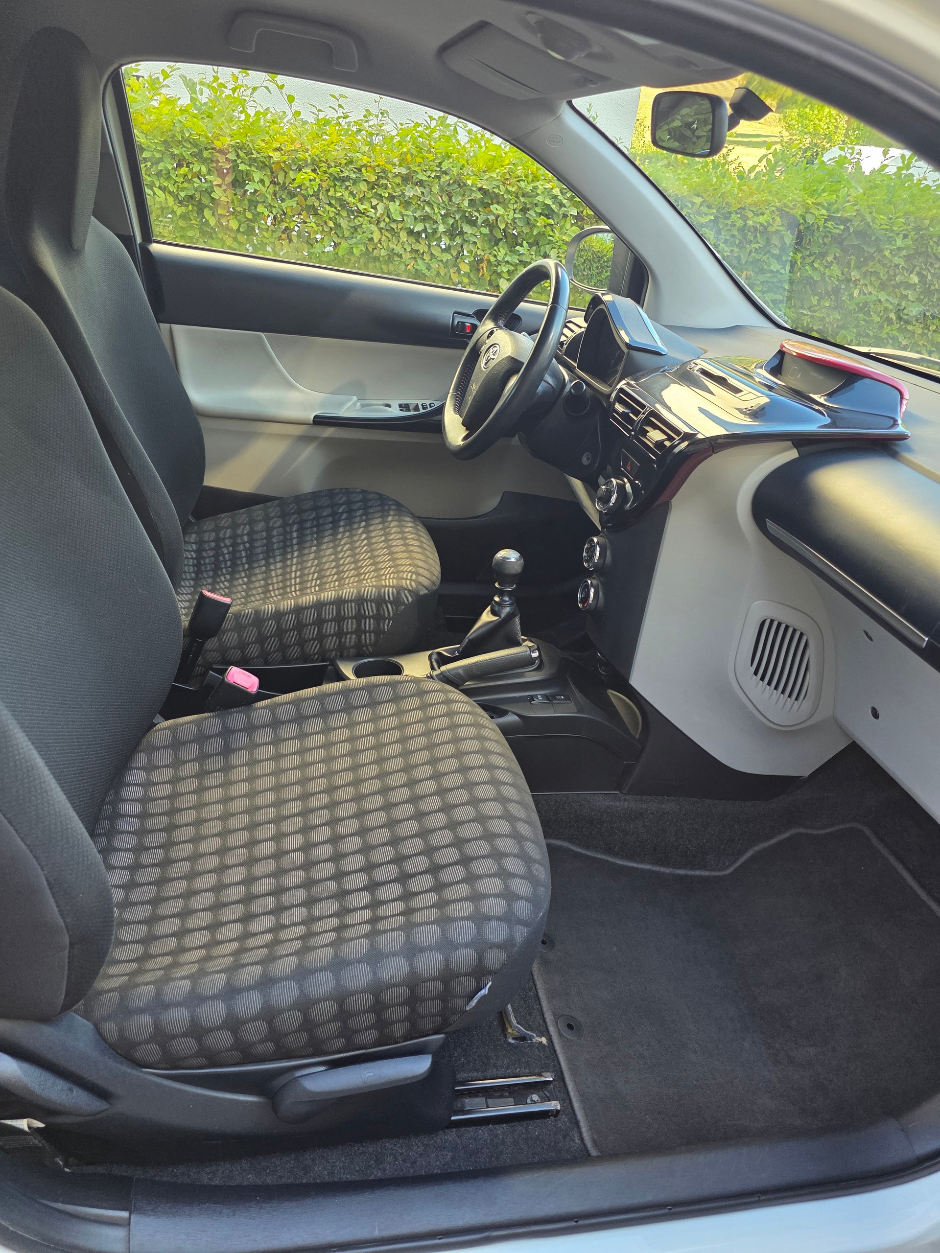 TOYOTA iQ 1.0 VVT-i Linea Luna-image-11