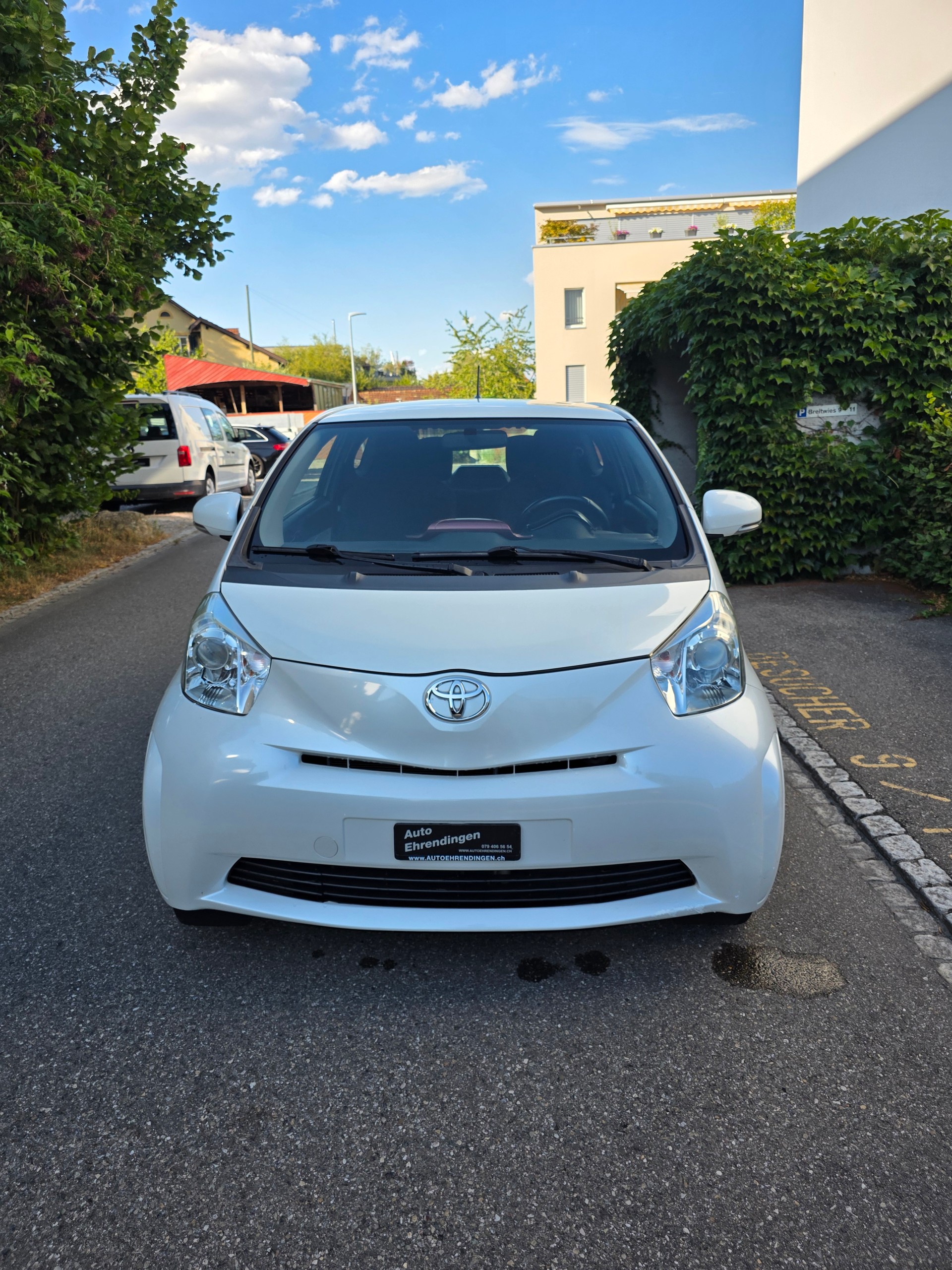 TOYOTA iQ 1.0 VVT-i Linea Luna-image-1