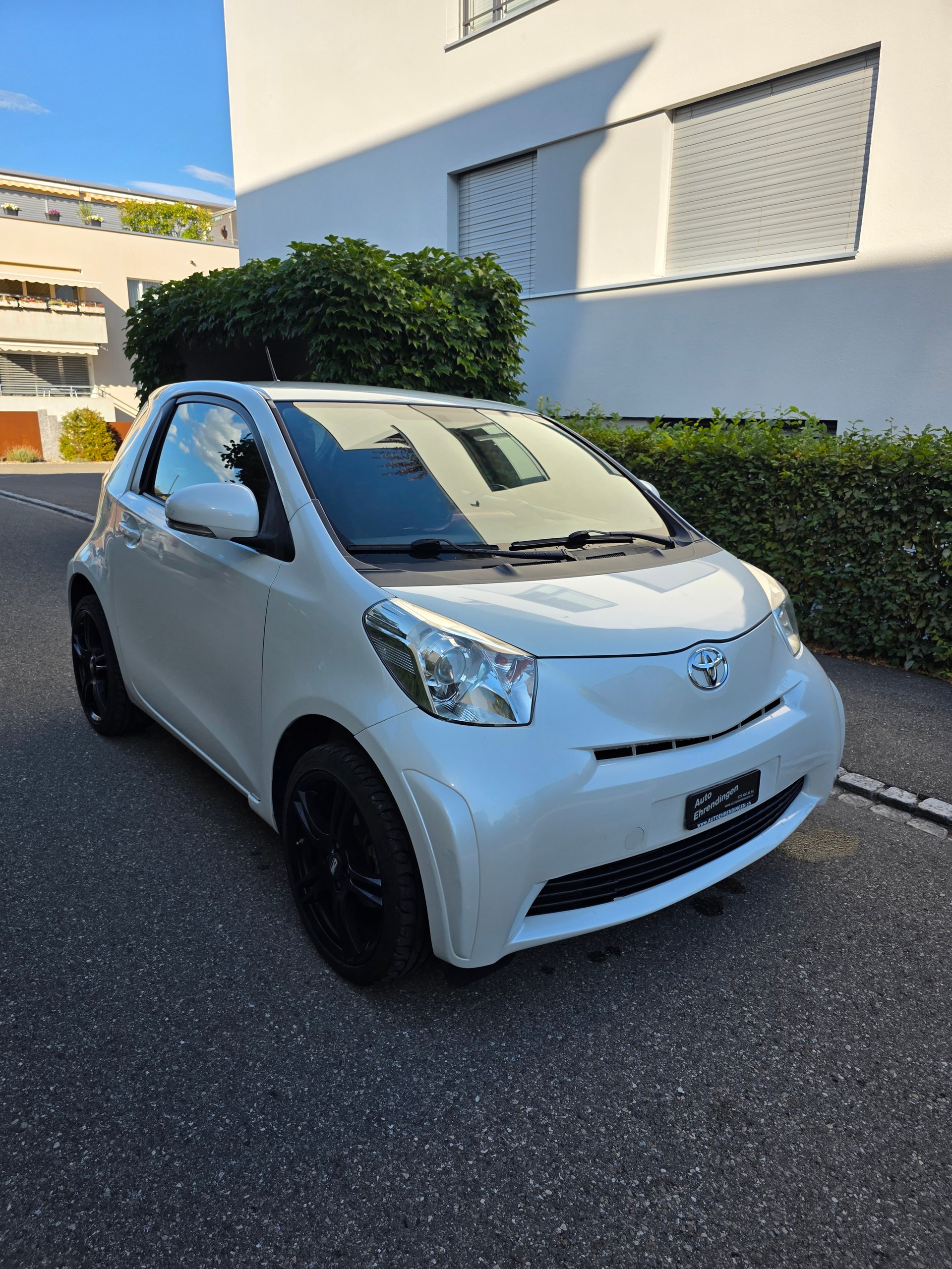 TOYOTA iQ 1.0 VVT-i Linea Luna-image-3