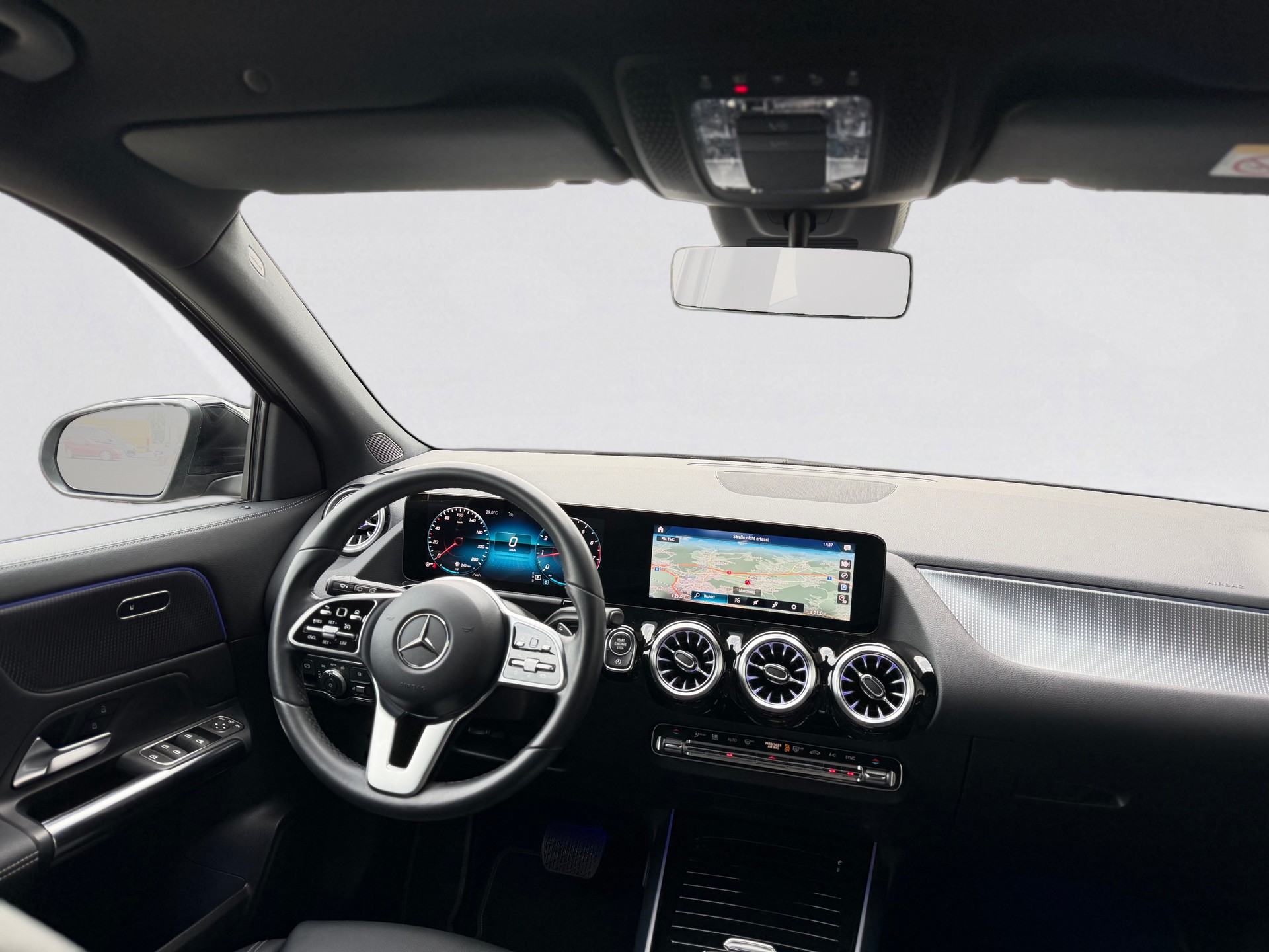 MERCEDES-BENZ GLA 200 Progressive 7G-DCT-image-5