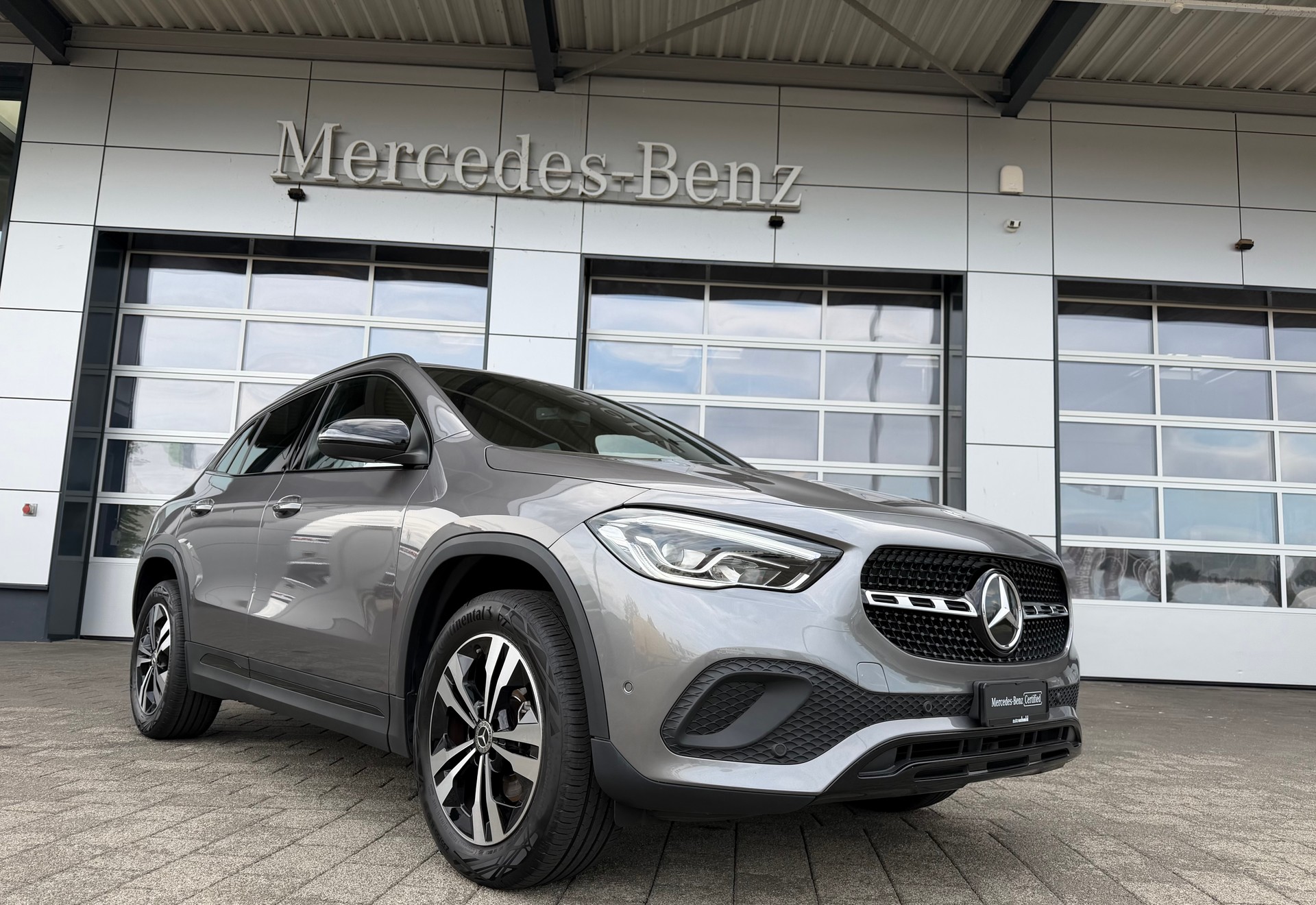 MERCEDES-BENZ GLA 200 Progressive 7G-DCT-image-0