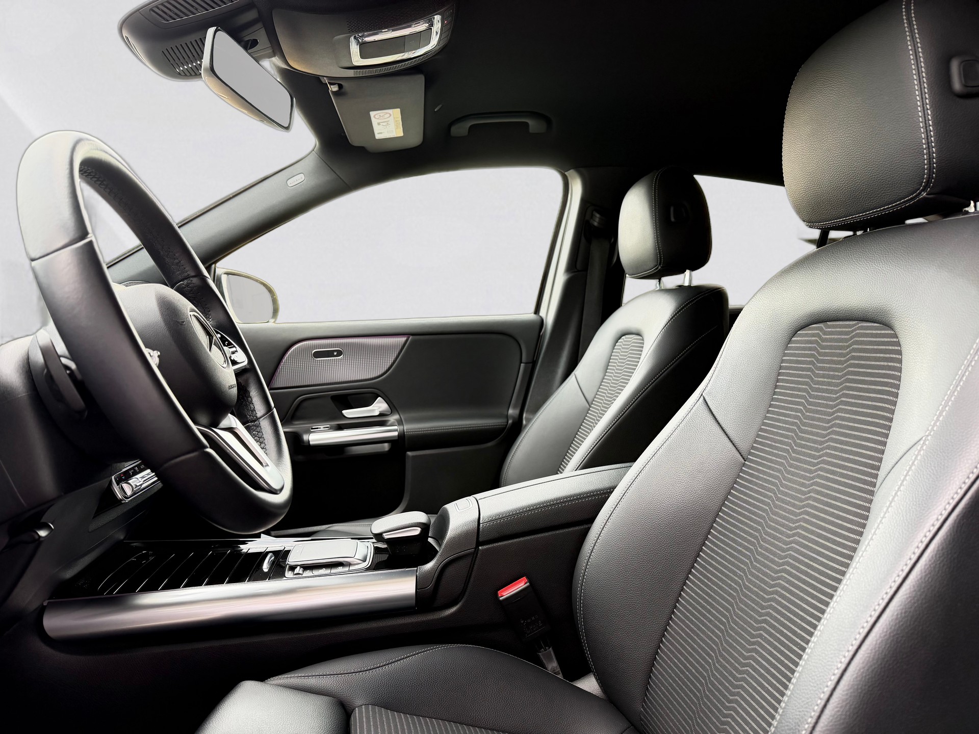 MERCEDES-BENZ GLA 200 Progressive 7G-DCT-image-4