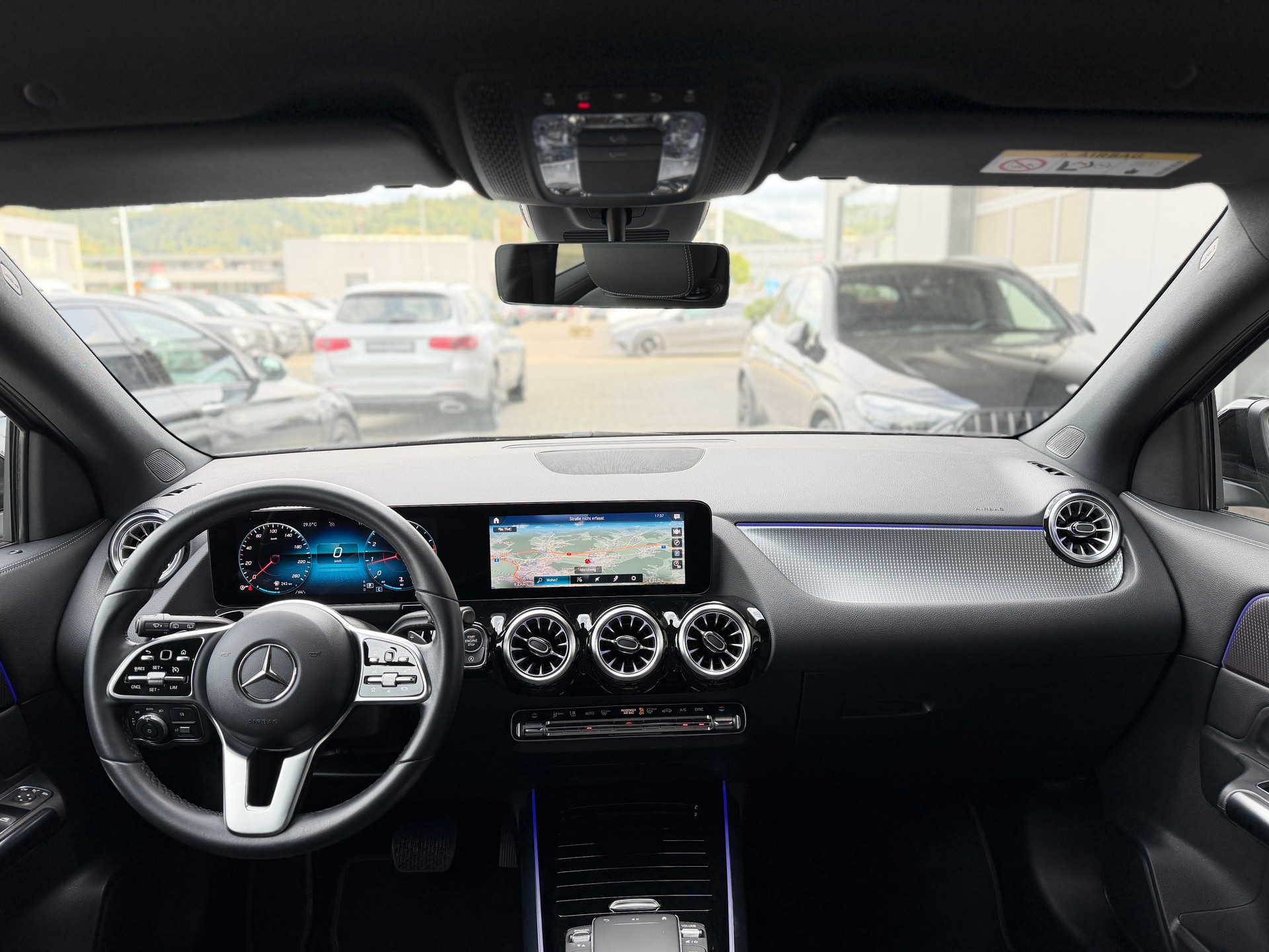 MERCEDES-BENZ GLA 200 Progressive 7G-DCT-image-3