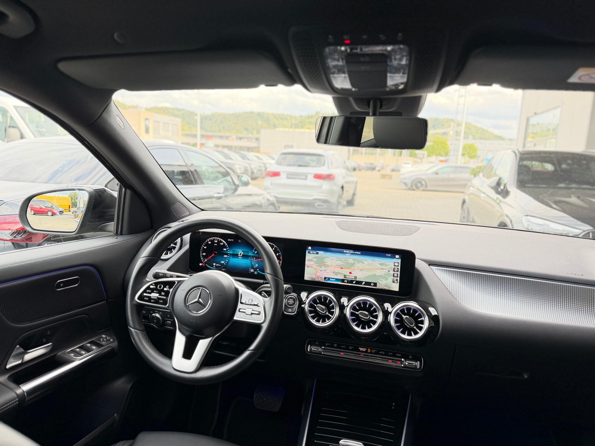 MERCEDES-BENZ GLA 200 Progressive 7G-DCT-image-5