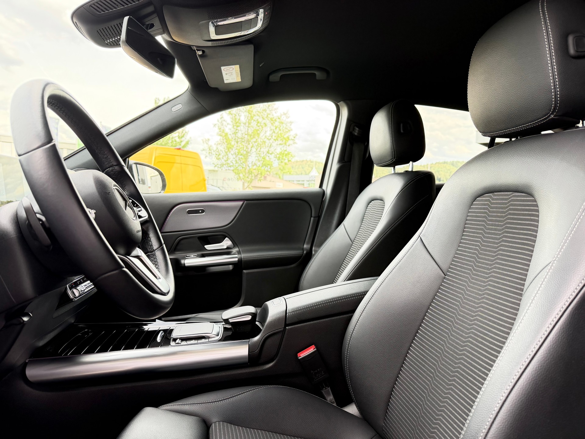 MERCEDES-BENZ GLA 200 Progressive 7G-DCT-image-4