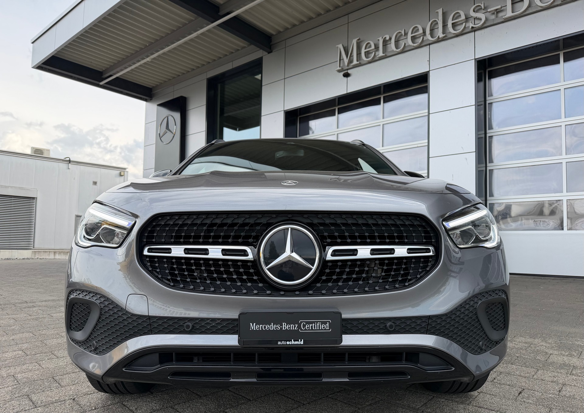 MERCEDES-BENZ GLA 200 Progressive 7G-DCT-image-2