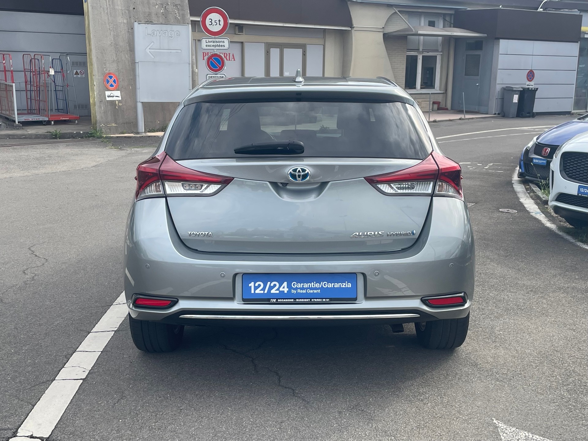 TOYOTA Auris 1.8 HSD Style e-CVT-image-4
