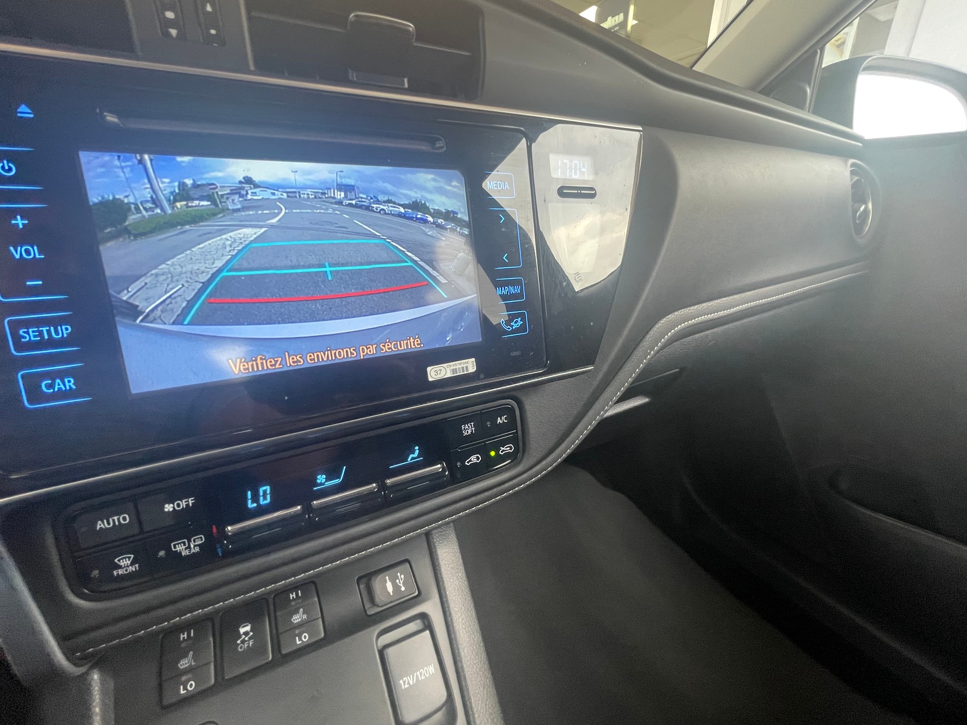 TOYOTA Auris 1.8 HSD Style e-CVT-image-10