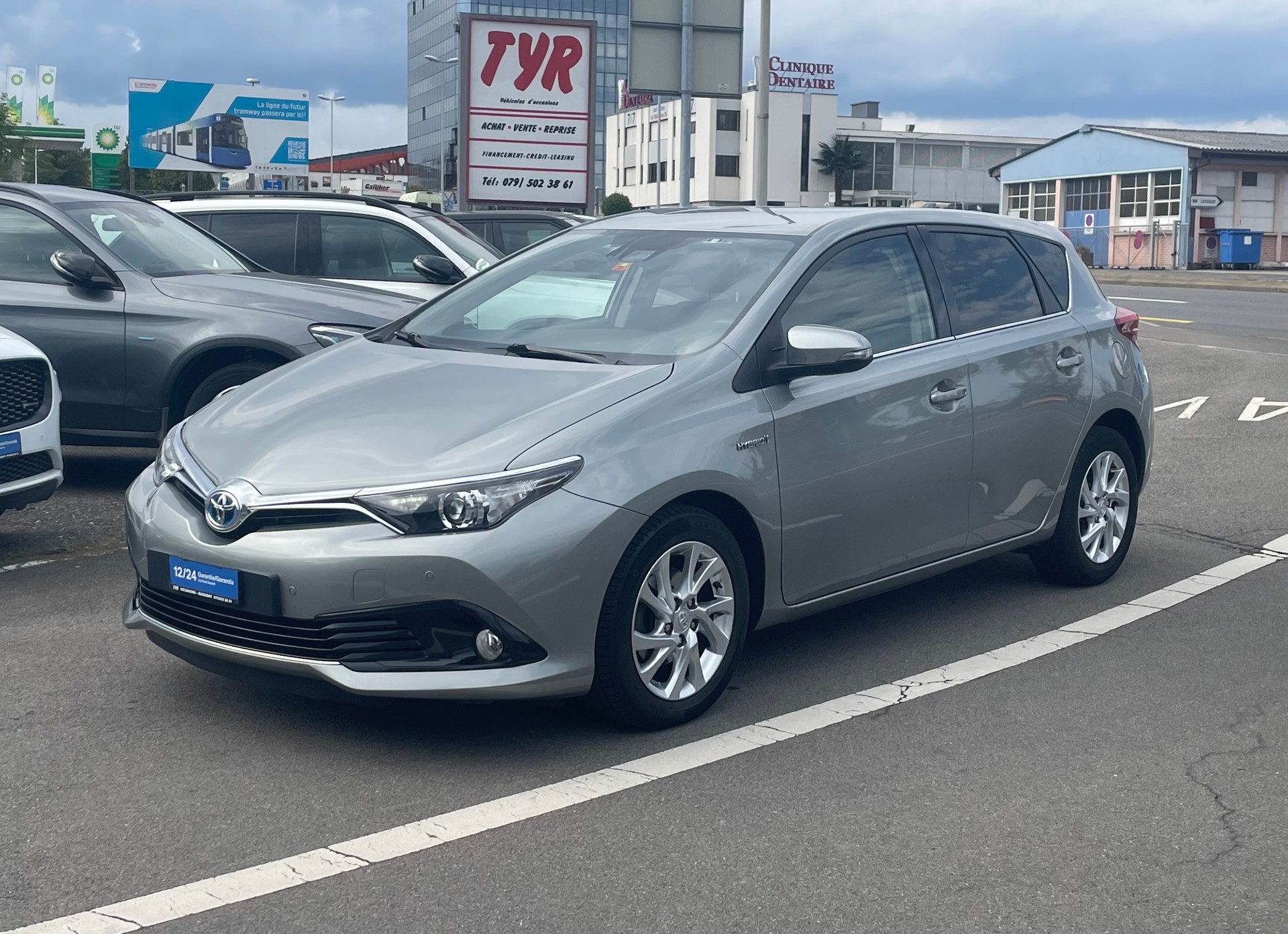 TOYOTA Auris 1.8 HSD Style e-CVT-image-0