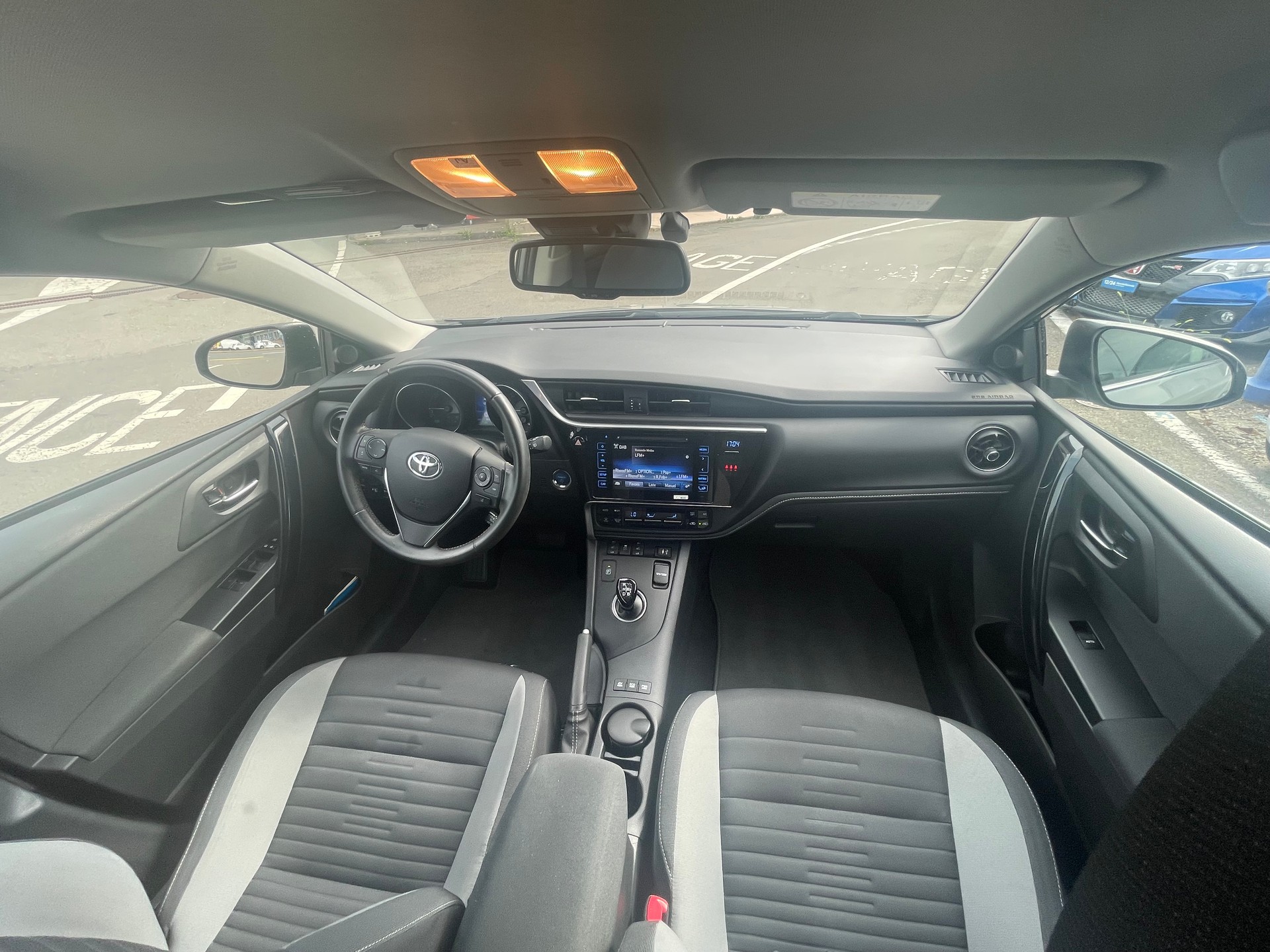 TOYOTA Auris 1.8 HSD Style e-CVT-image-7