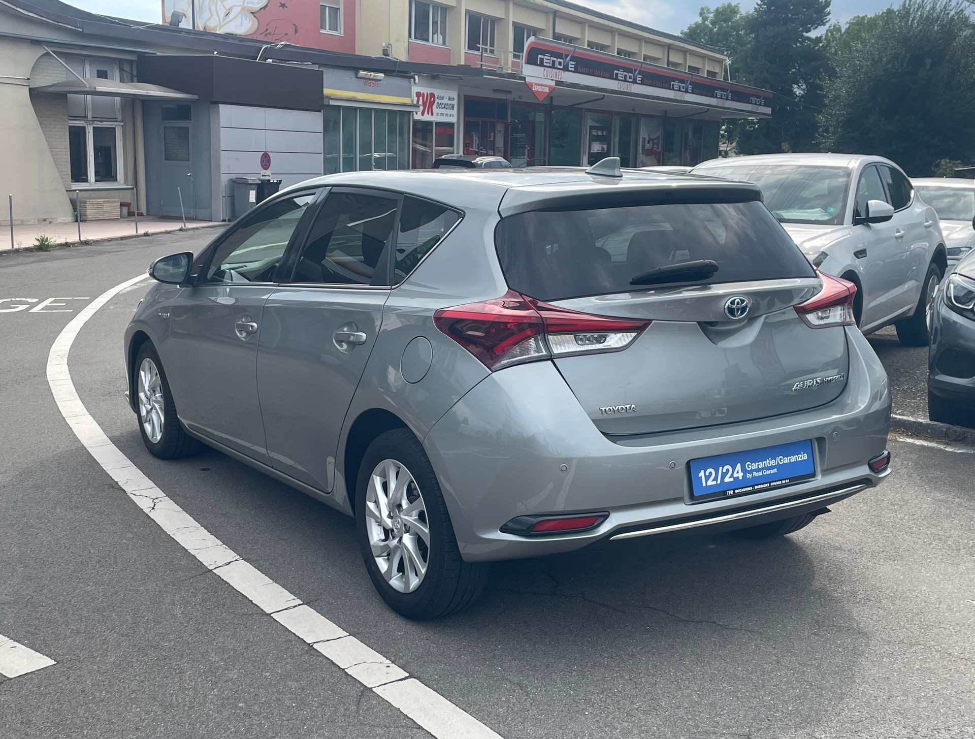 TOYOTA Auris 1.8 HSD Style e-CVT-image-5