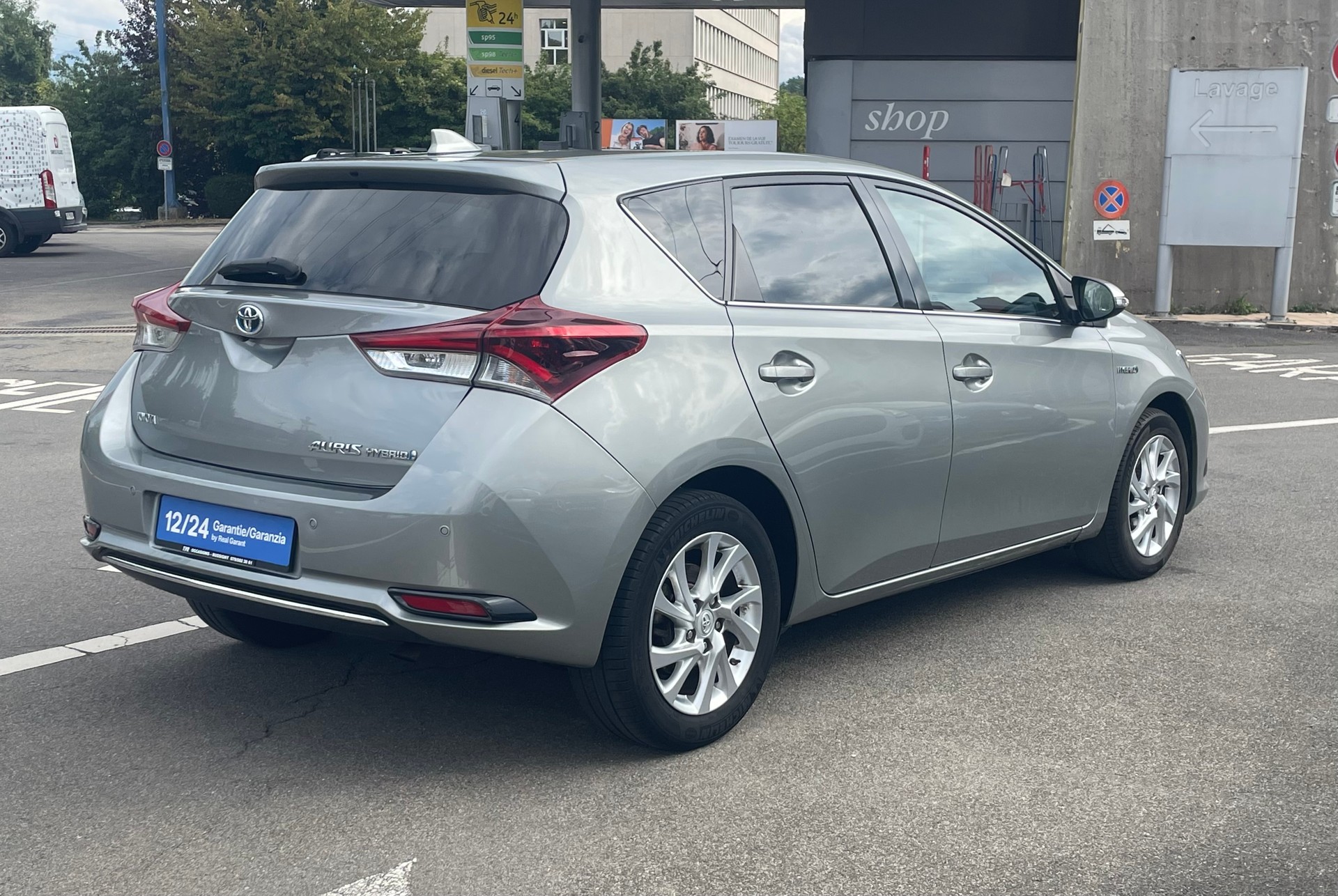 TOYOTA Auris 1.8 HSD Style e-CVT-image-3