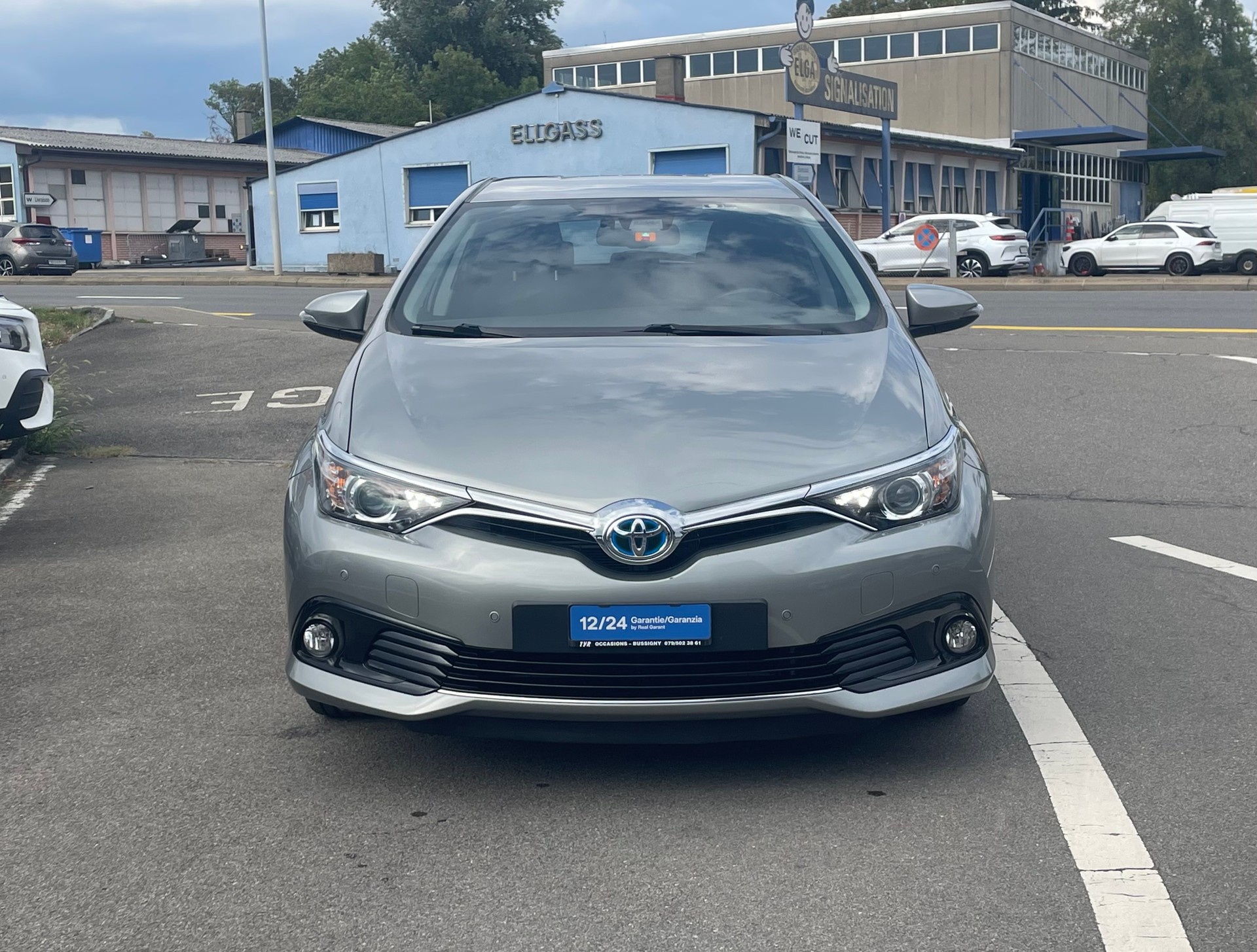 TOYOTA Auris 1.8 HSD Style e-CVT-image-1