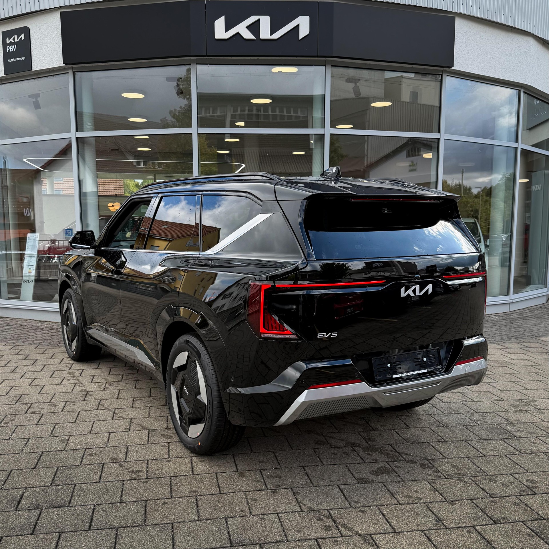 KIA EV5 81 kWh Earth 4x4-image-1