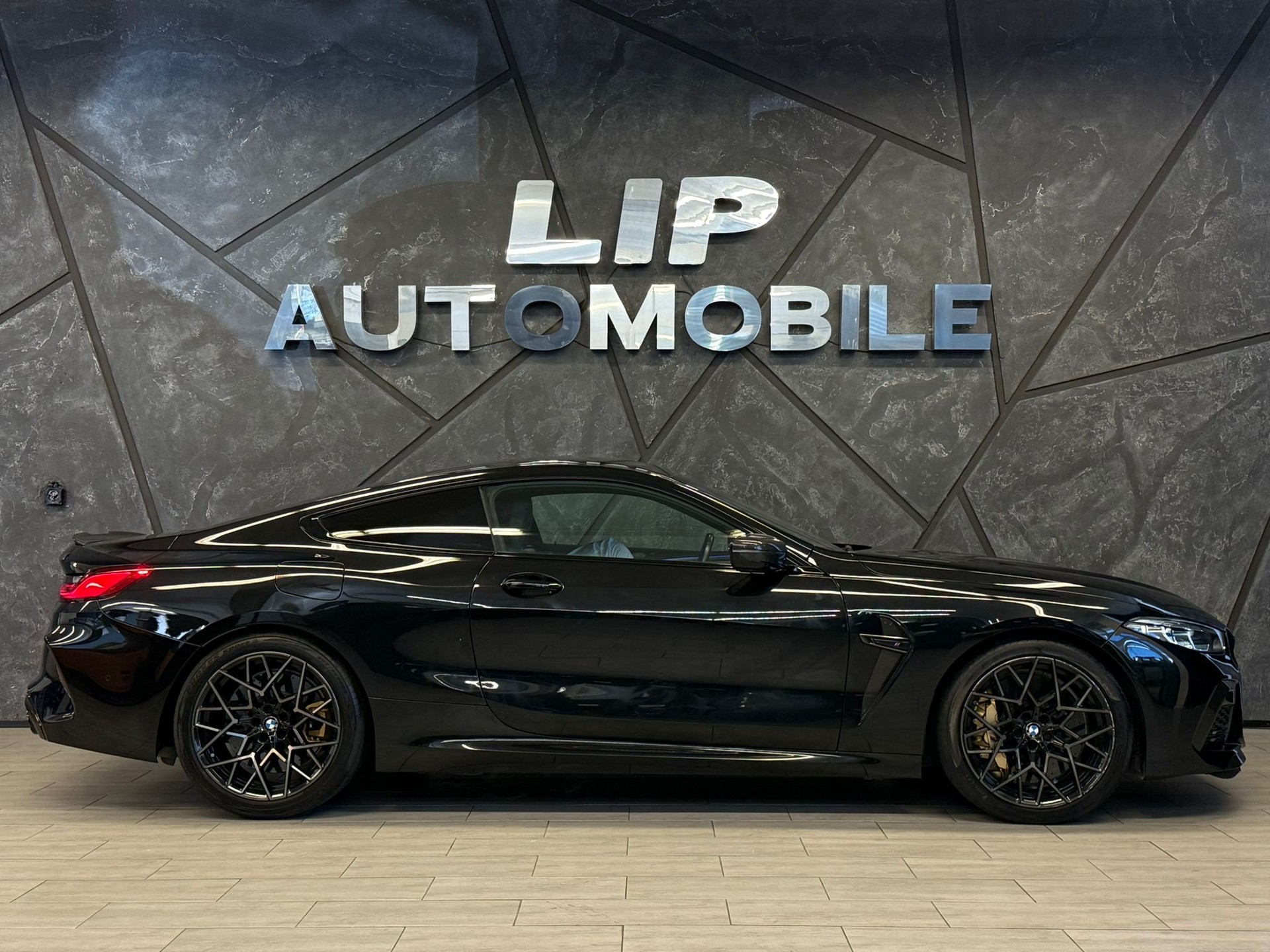 BMW M8 xDrive M Competition Steptronic-showroom-element-3