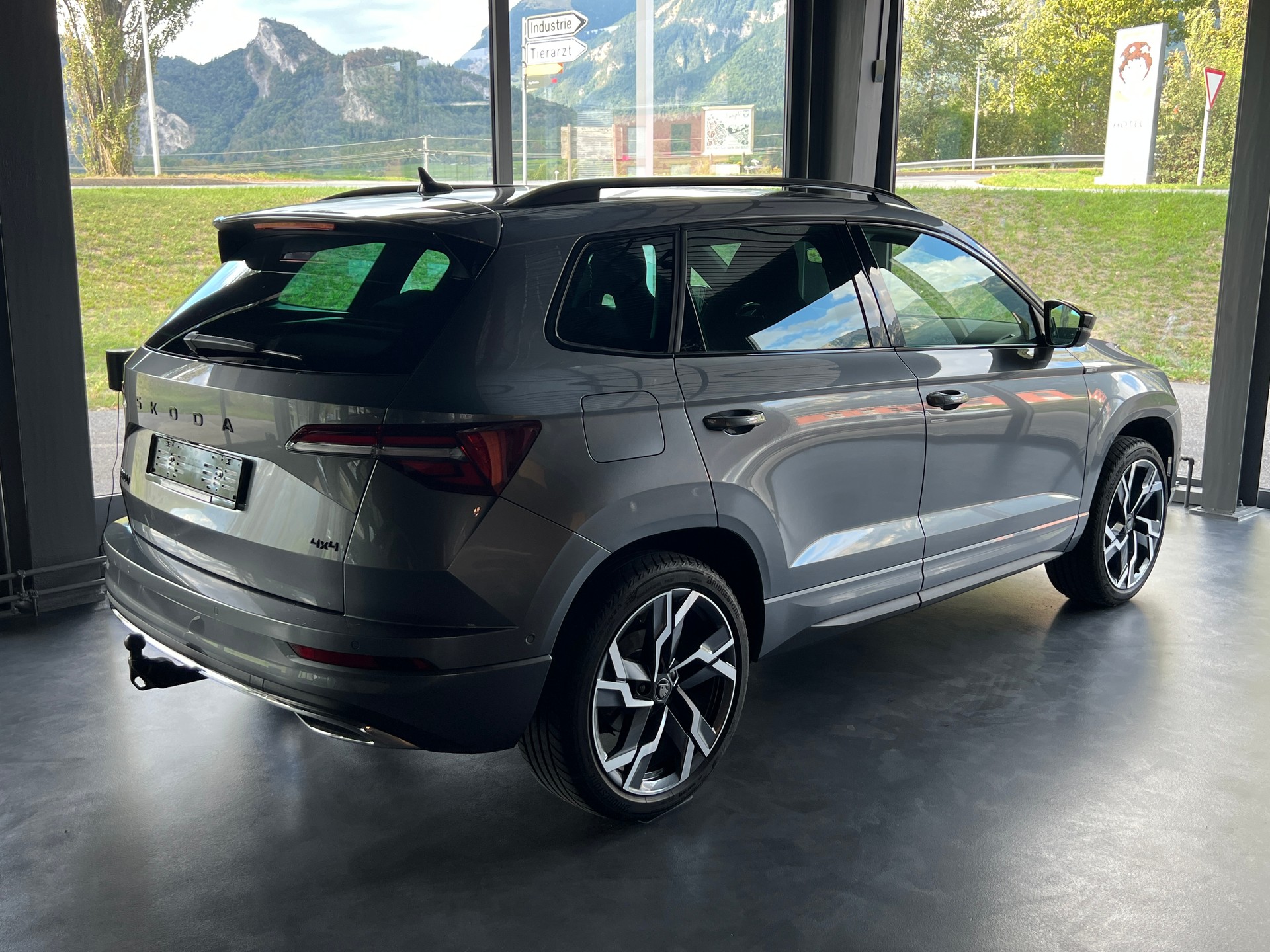 SKODA Karoq 2.0 TSI SportLine 4x4 DSG-image-2