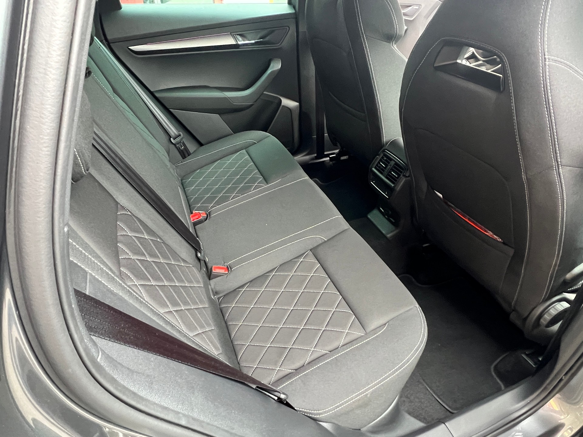 SKODA Karoq 2.0 TSI SportLine 4x4 DSG-image-6