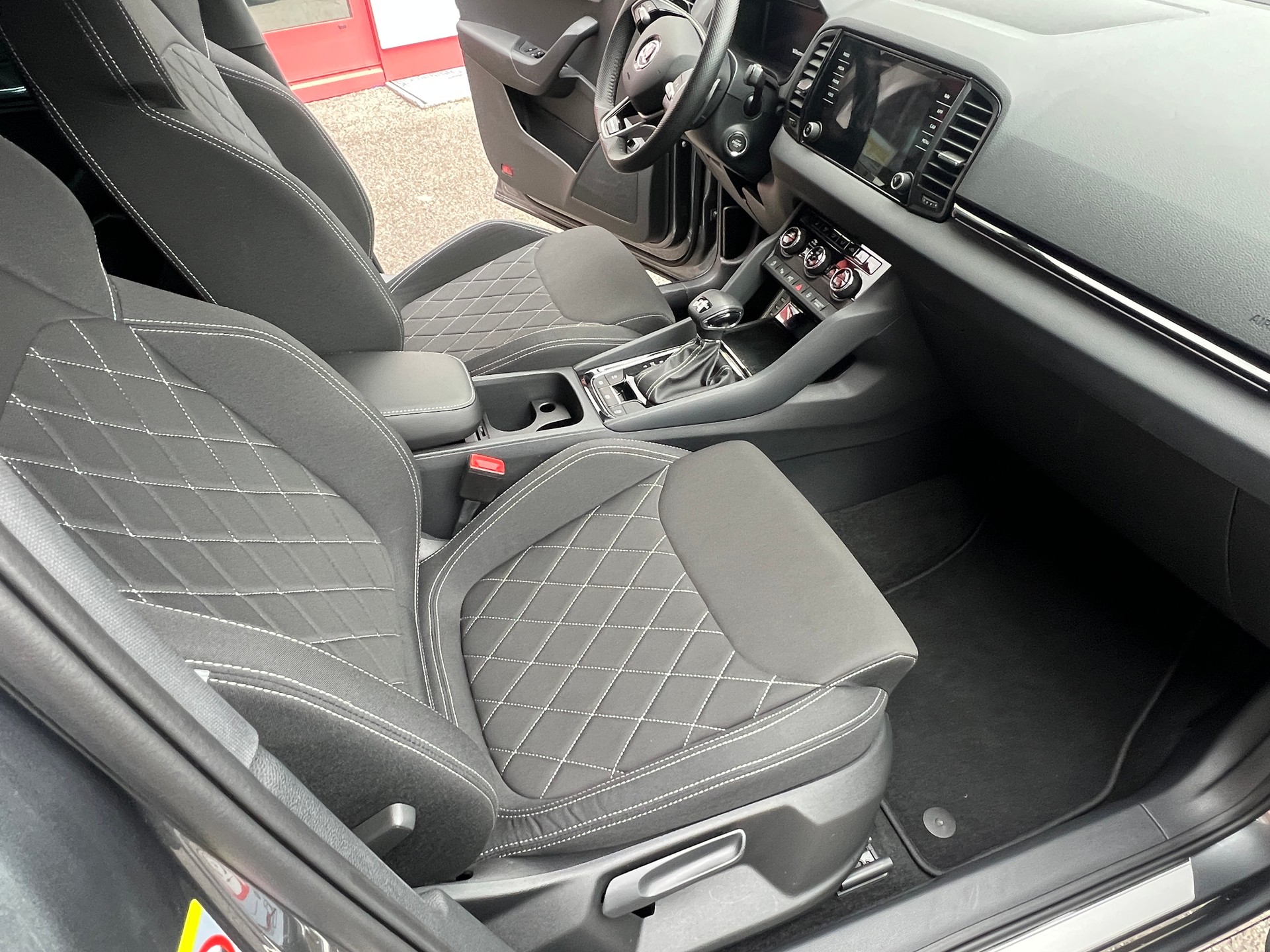 SKODA Karoq 2.0 TSI SportLine 4x4 DSG-image-5