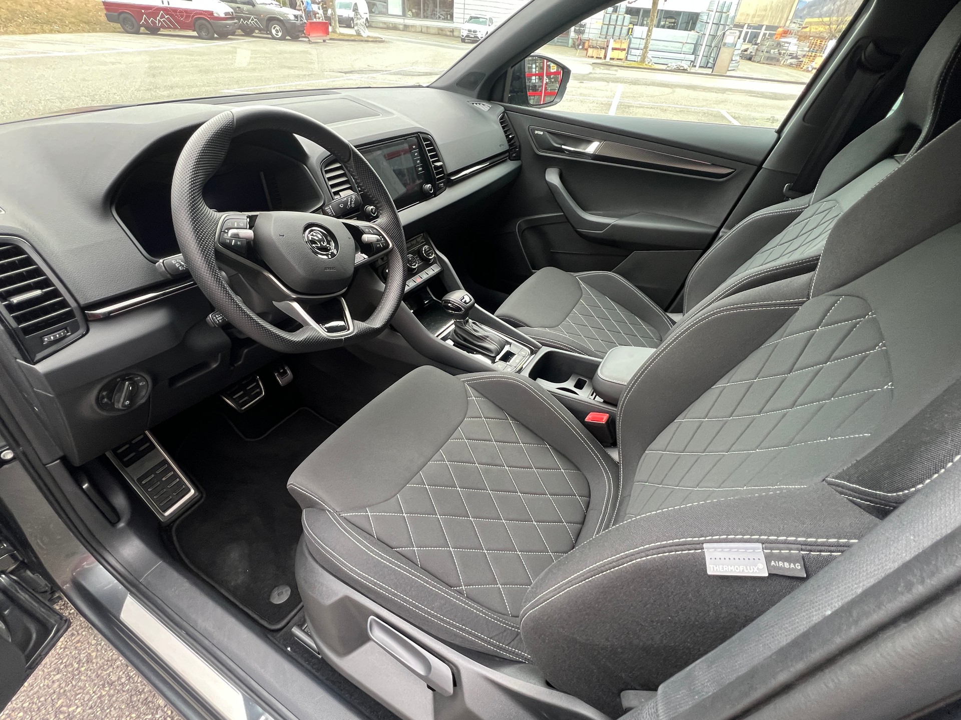 SKODA Karoq 2.0 TSI SportLine 4x4 DSG-image-4