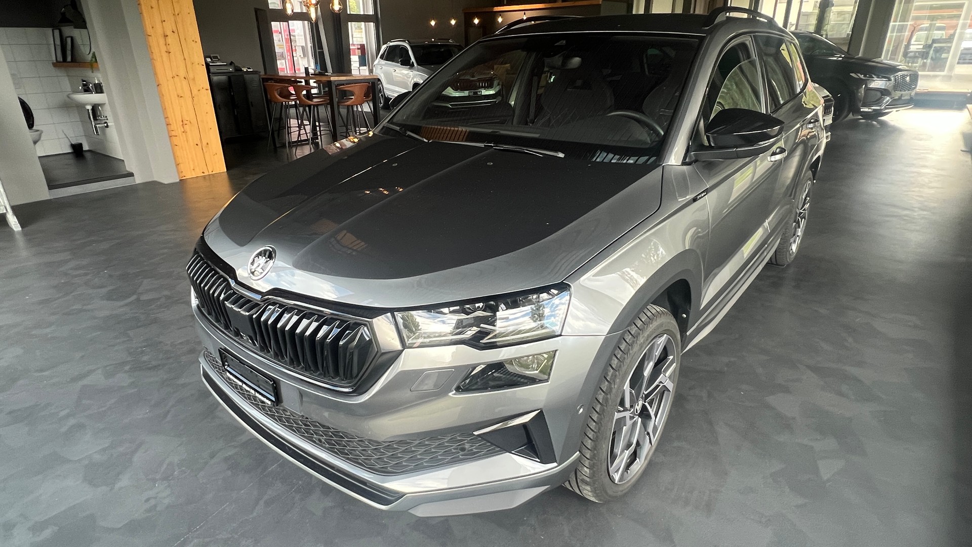 SKODA Karoq 2.0 TSI SportLine 4x4 DSG-image-1