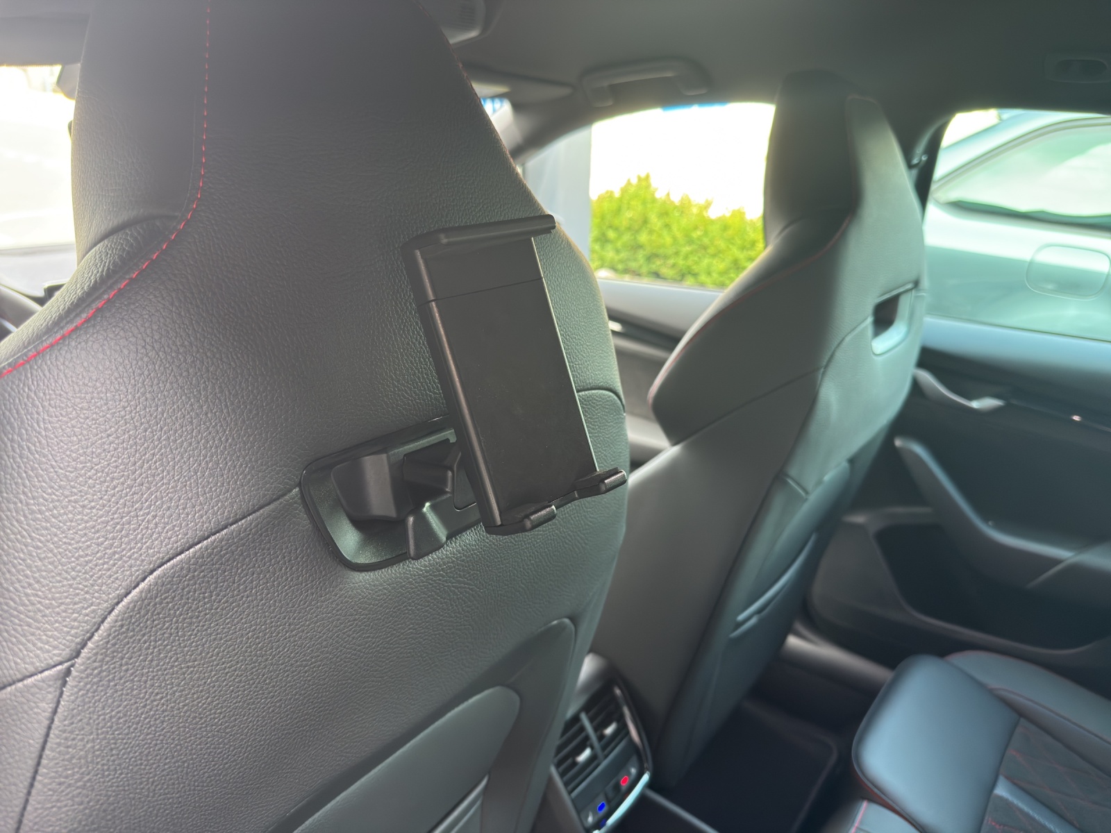SKODA Octavia Combi 2.0 TSI DSG Dynamic 4x4-image-14