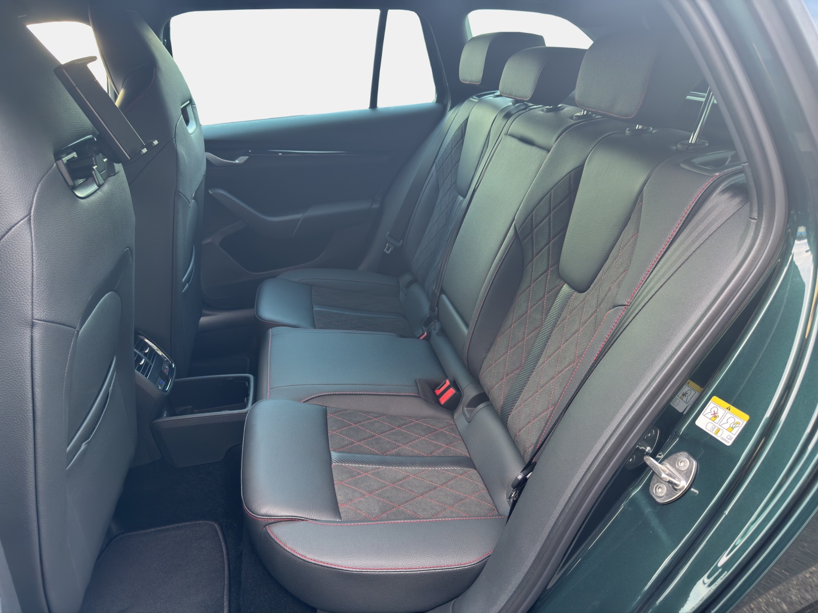 SKODA Octavia Combi 2.0 TSI DSG Dynamic 4x4-image-13