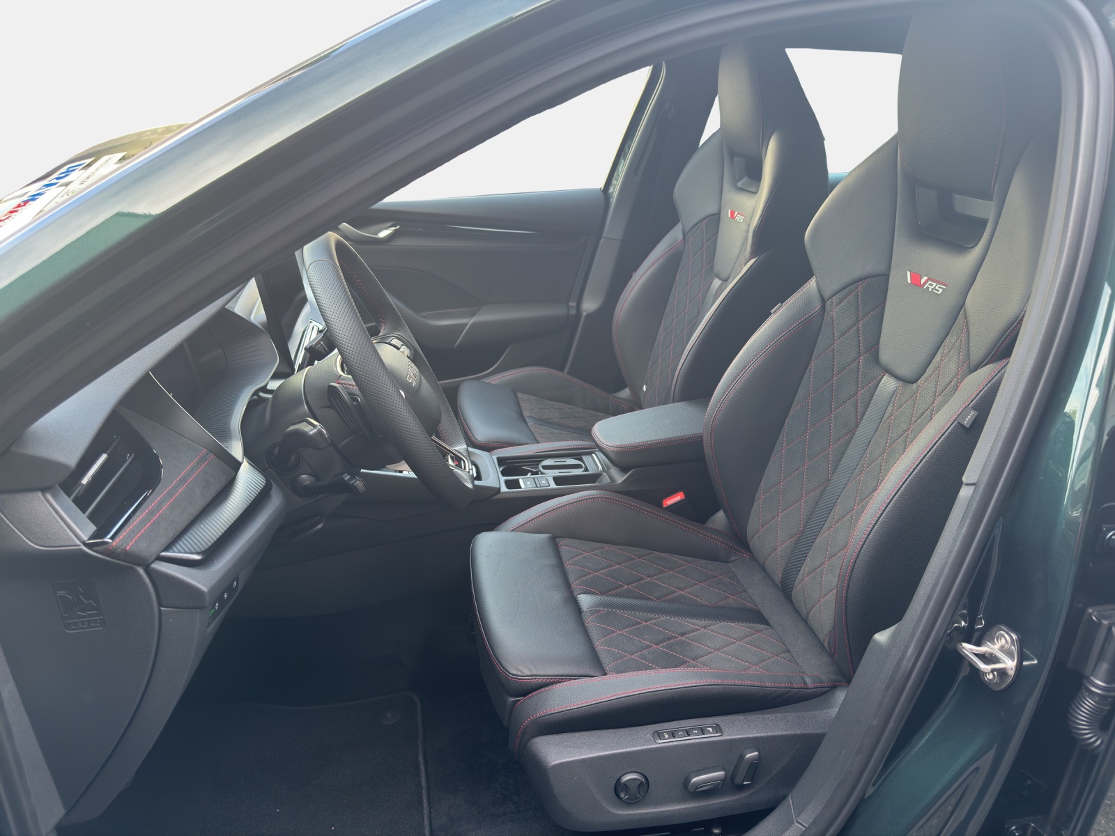 SKODA Octavia Combi 2.0 TSI DSG Dynamic 4x4-image-6