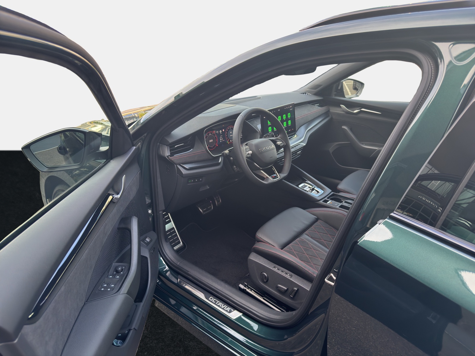 SKODA Octavia Combi 2.0 TSI DSG Dynamic 4x4-image-5