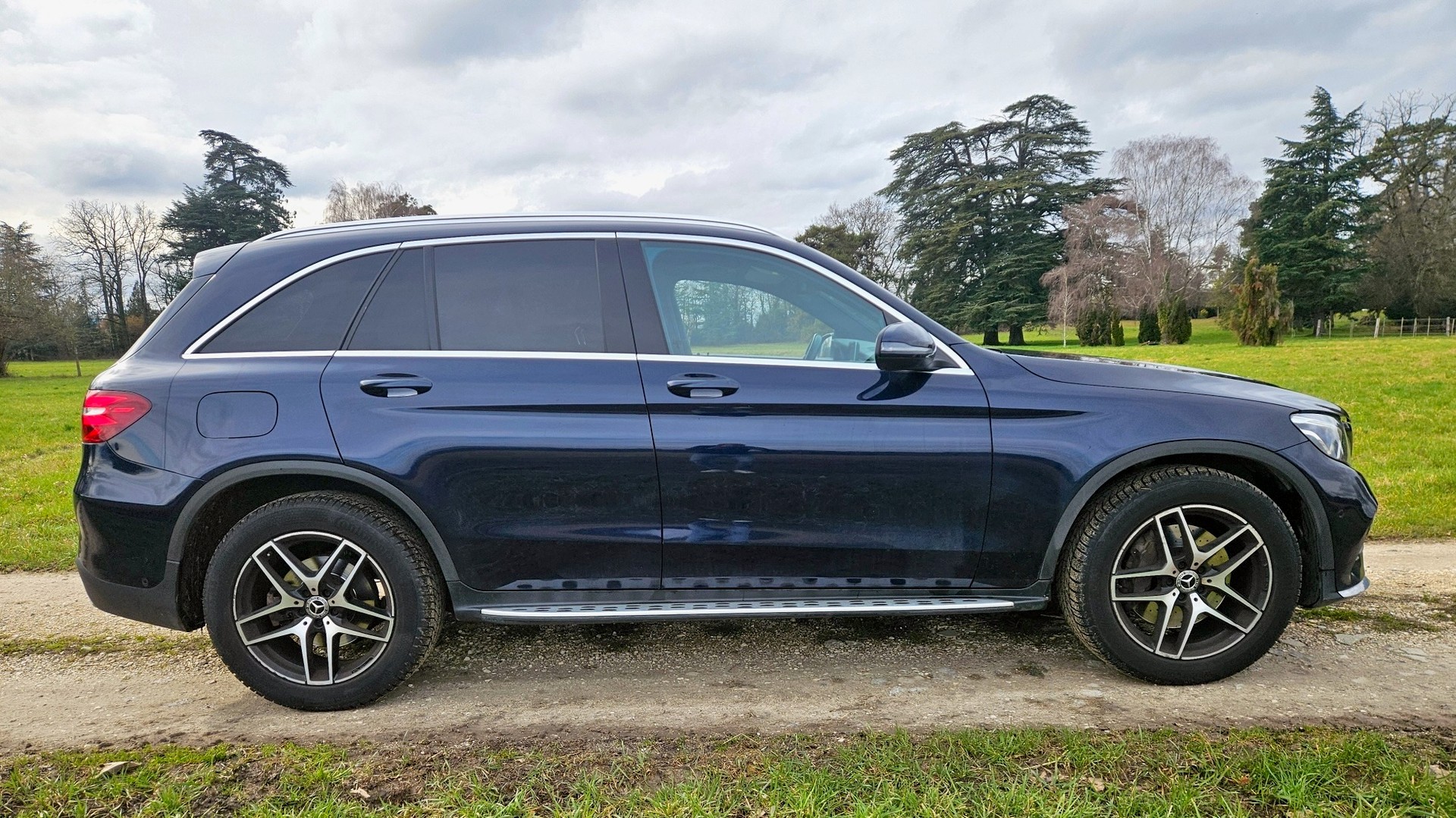 MERCEDES-BENZ GLC 250 AMG Line 4m-image-2