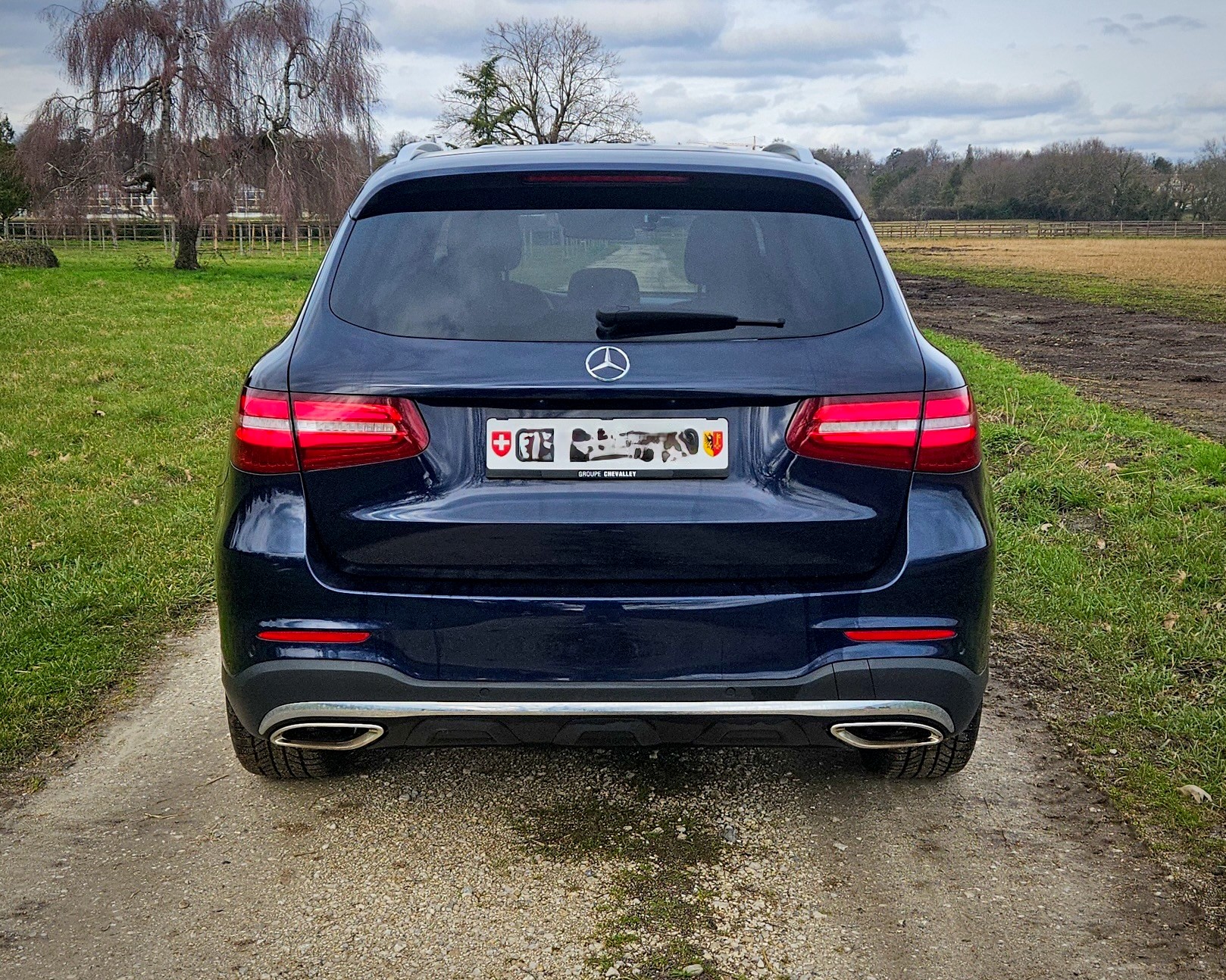 MERCEDES-BENZ GLC 250 AMG Line 4m-image-4
