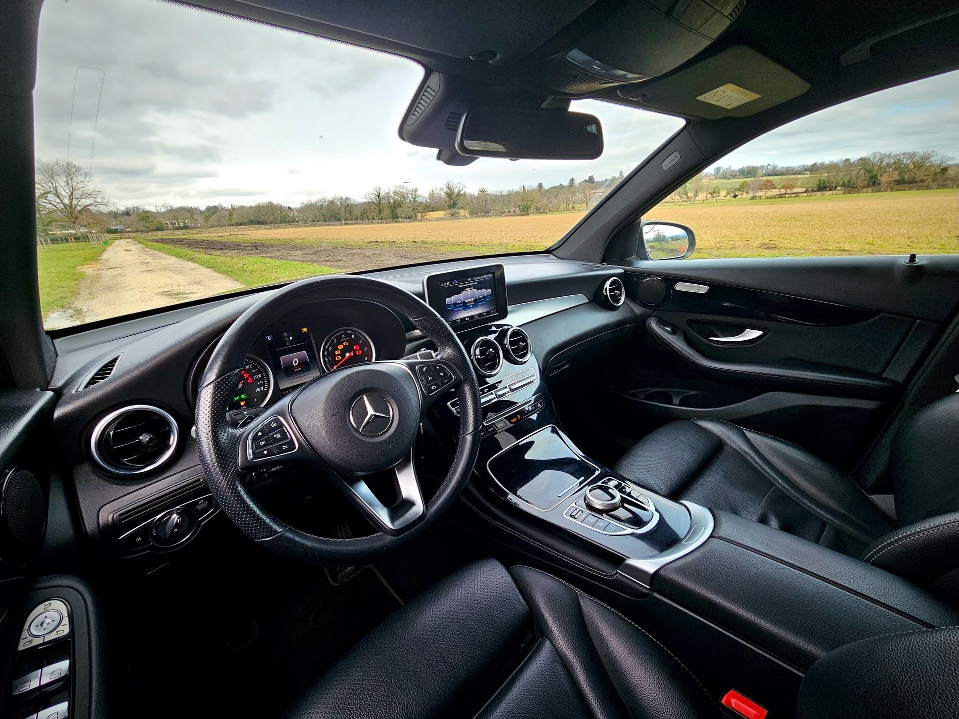 MERCEDES-BENZ GLC 250 AMG Line 4m-image-5