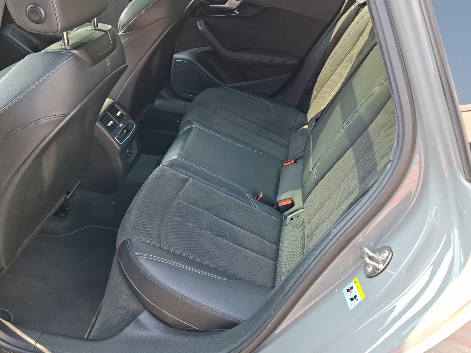 AUDI A4 Avant 45 TFSI S line S-tronic quattro-image-11