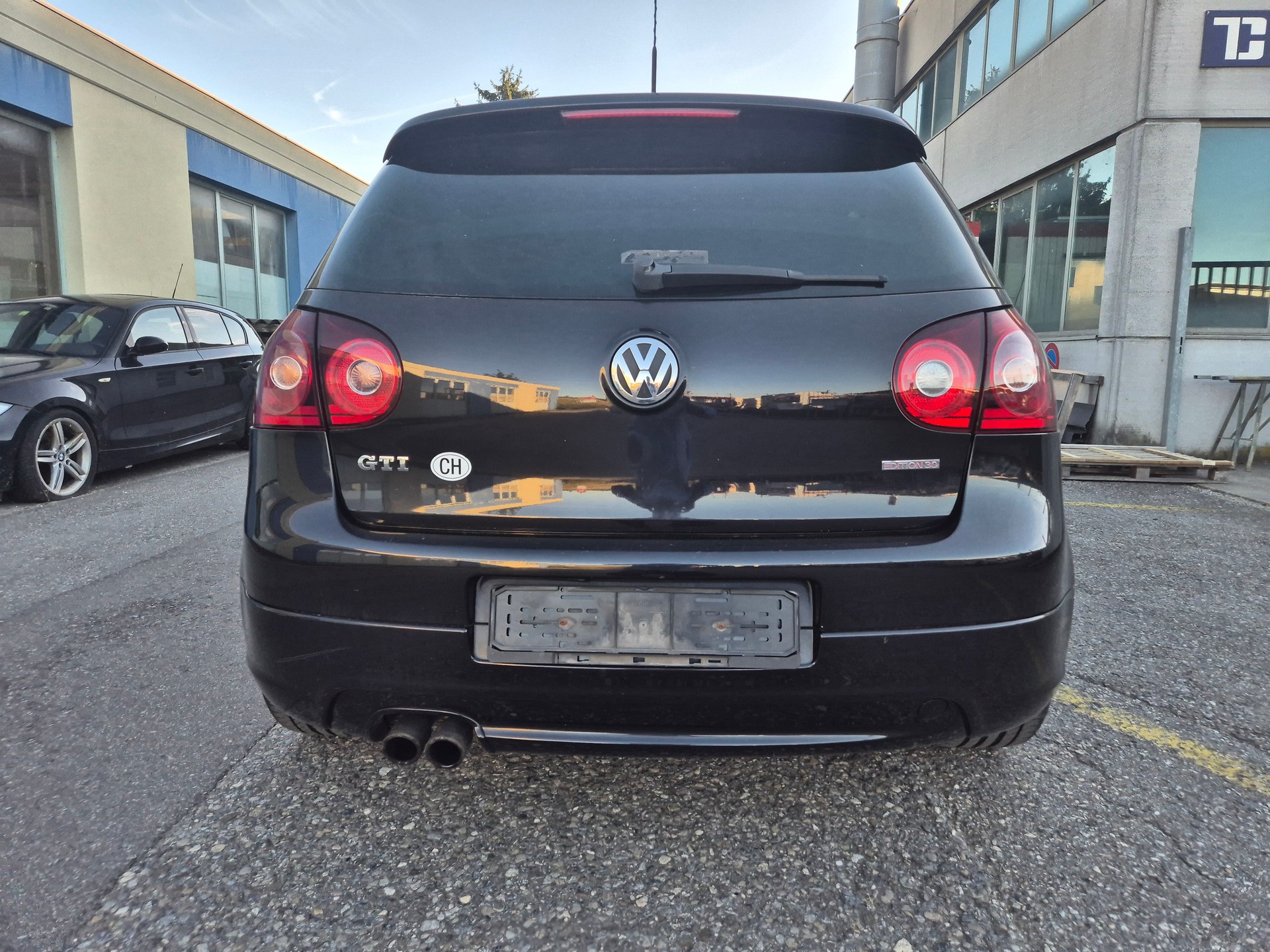 VW Golf 2.0 TFSI GTI Edition 30-image-2