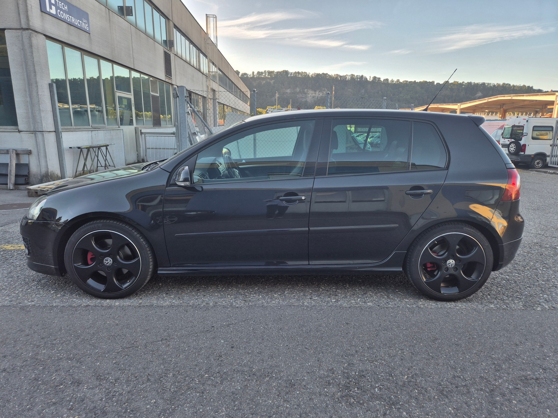 VW Golf 2.0 TFSI GTI Edition 30-image-5