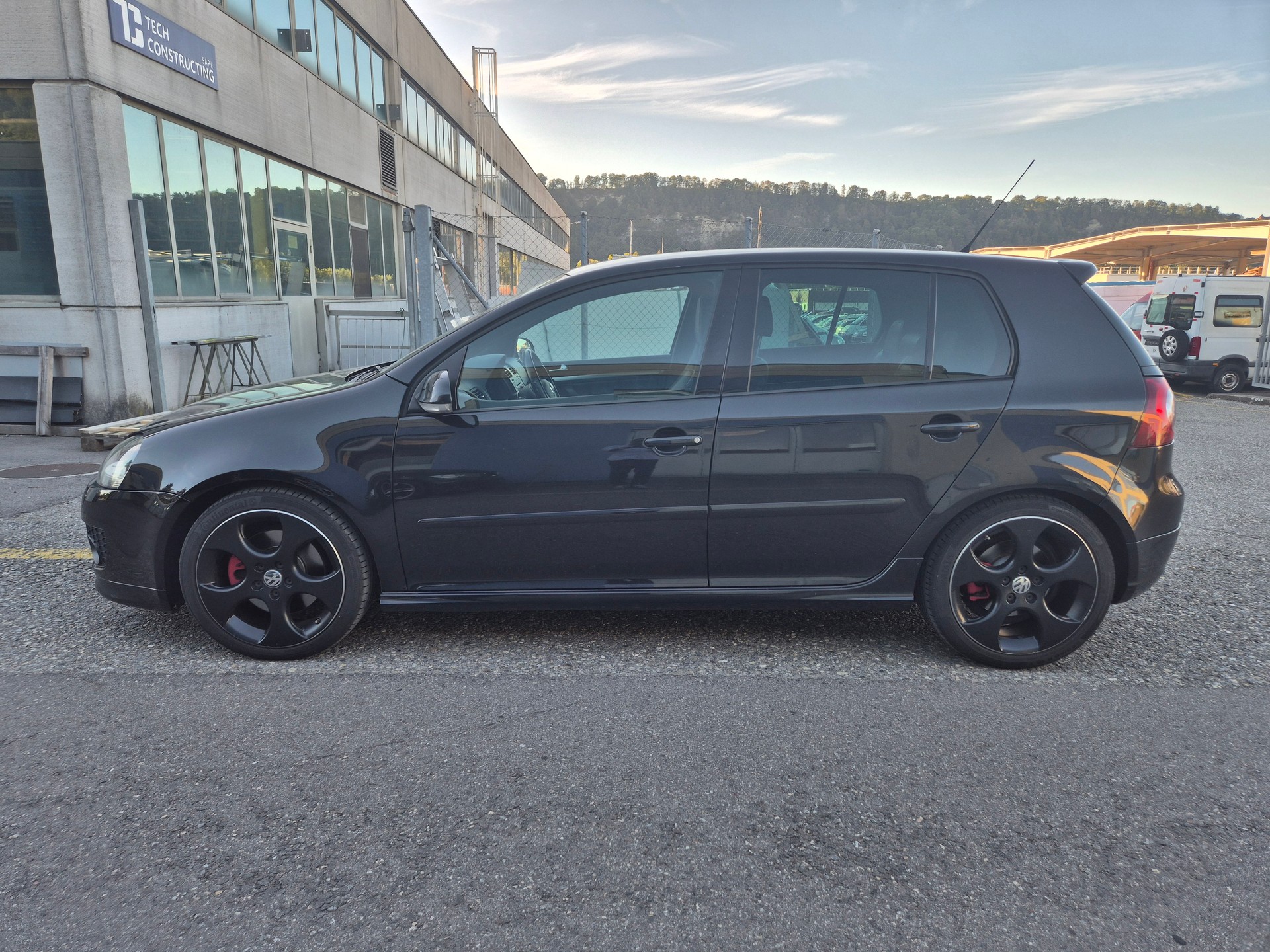 VW Golf 2.0 TFSI GTI Edition 30-image-12