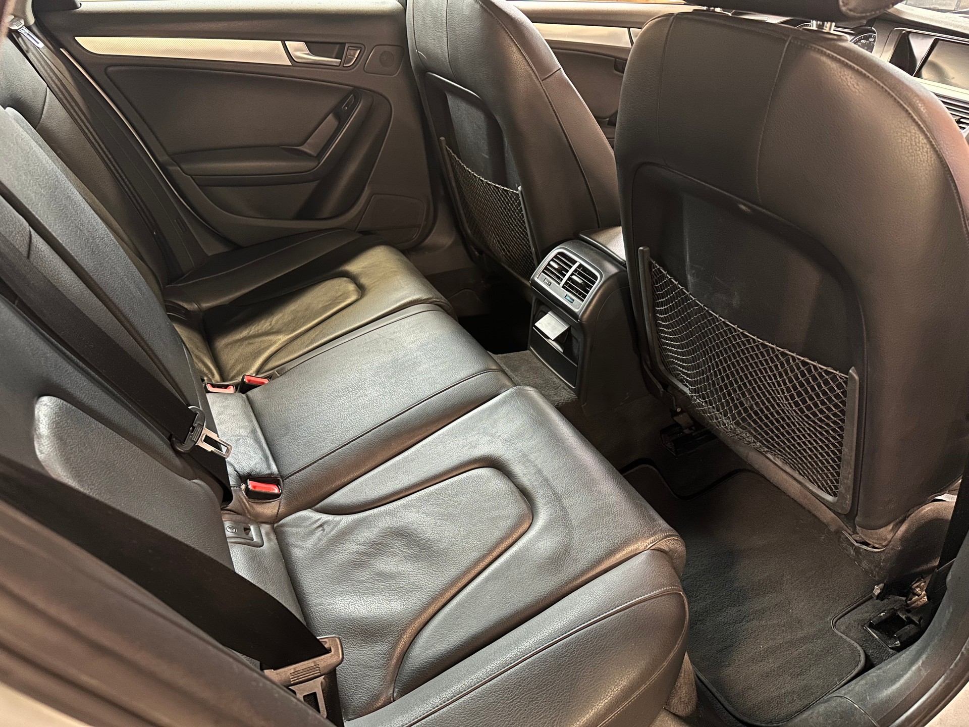 AUDI A4 Limousine 2.0 TFSI quattro S-tronic-image-12