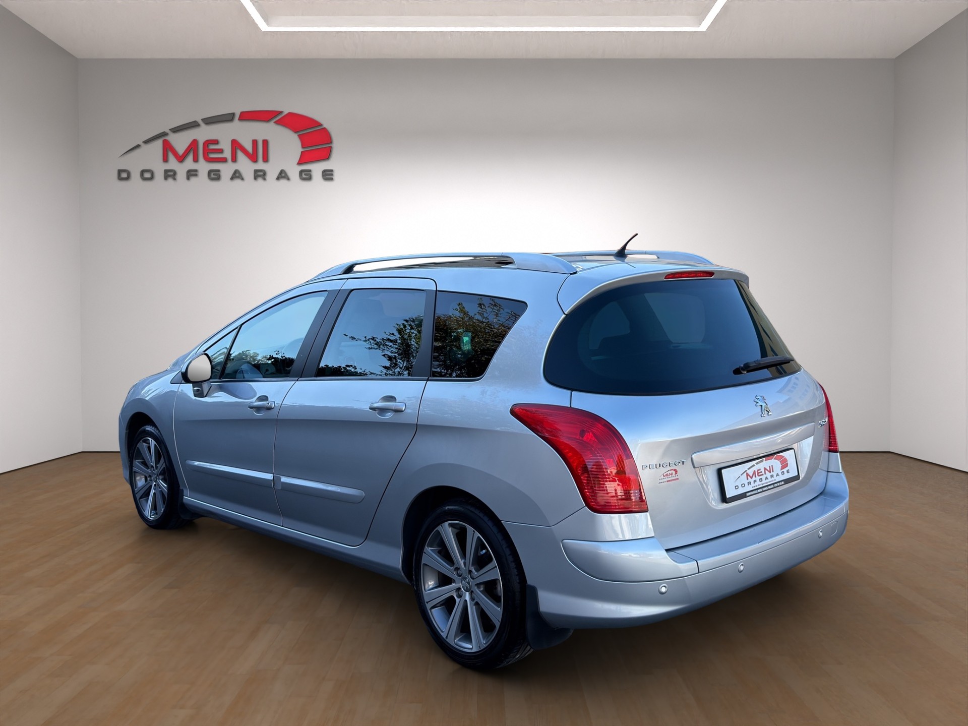 PEUGEOT 308 SW 1.6 16V Turbo Millesim 200 Automatic-image-4
