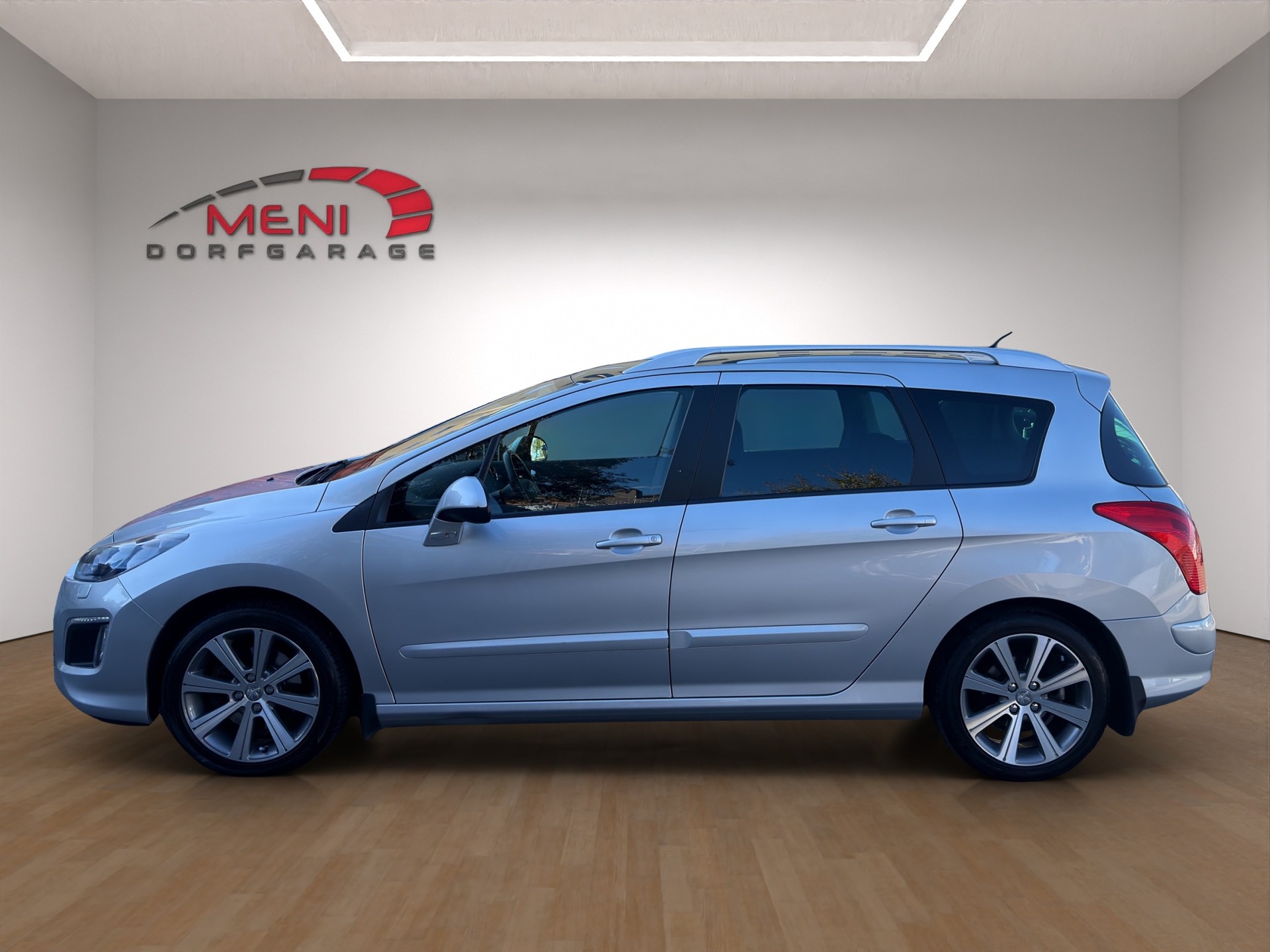 PEUGEOT 308 SW 1.6 16V Turbo Millesim 200 Automatic-image-3